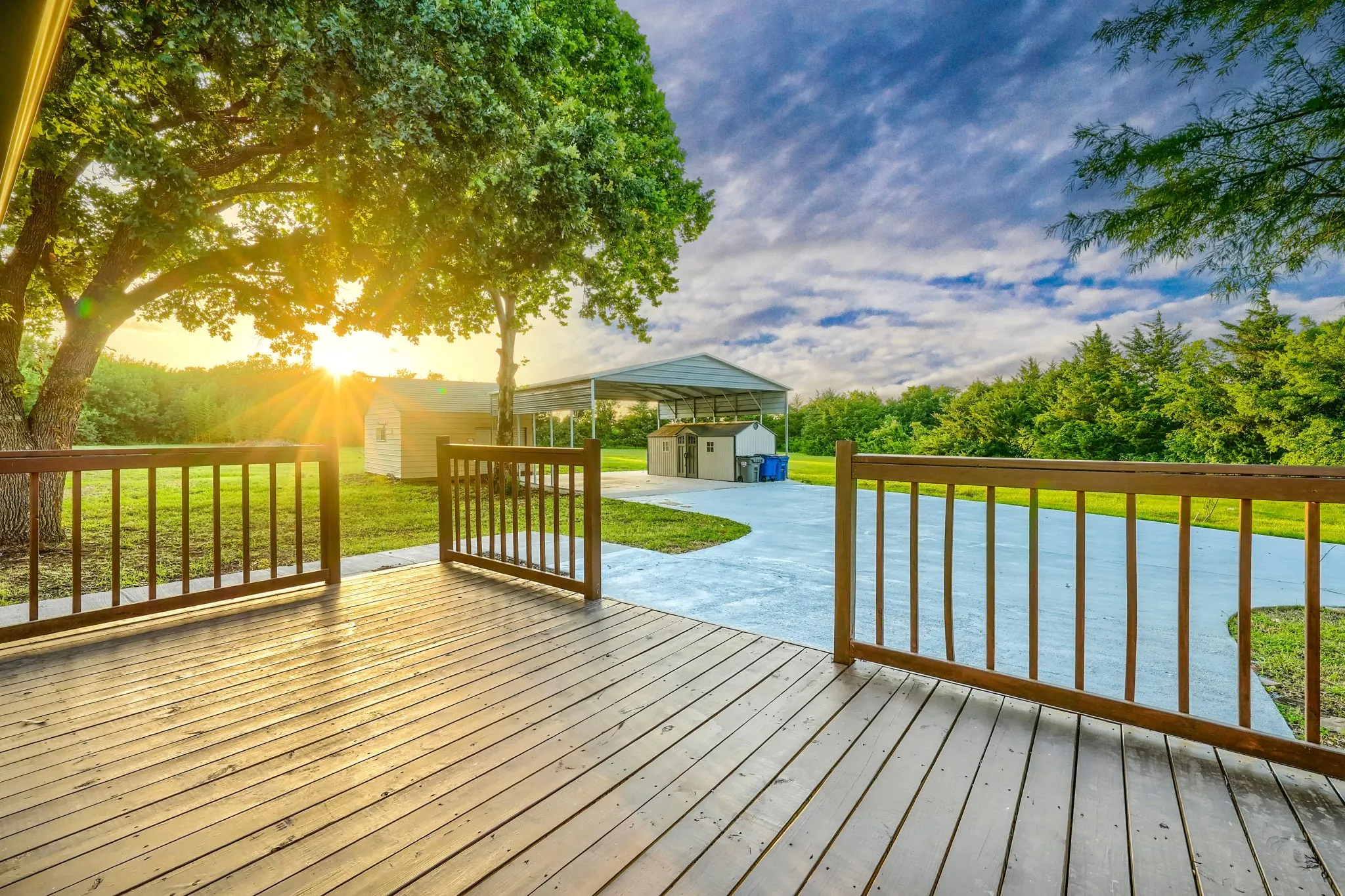 Single Family Residence For Sale in Rockwall County , 931 Meadow Drive, Rockwall, Texas 75032, 4 Bedroom, 3 Bathroom, Garage spaces, 2,925 Sqft, built in 1979, mls#21295845, Real Estate Agent in Rockwall, Homes For Sale in Rockwall county, Homes For Sale in Rockwall, Realtor in Rockwall Texas, Real Estate Brokerage Independent Realty Texas, Luminita Cordes Realtor