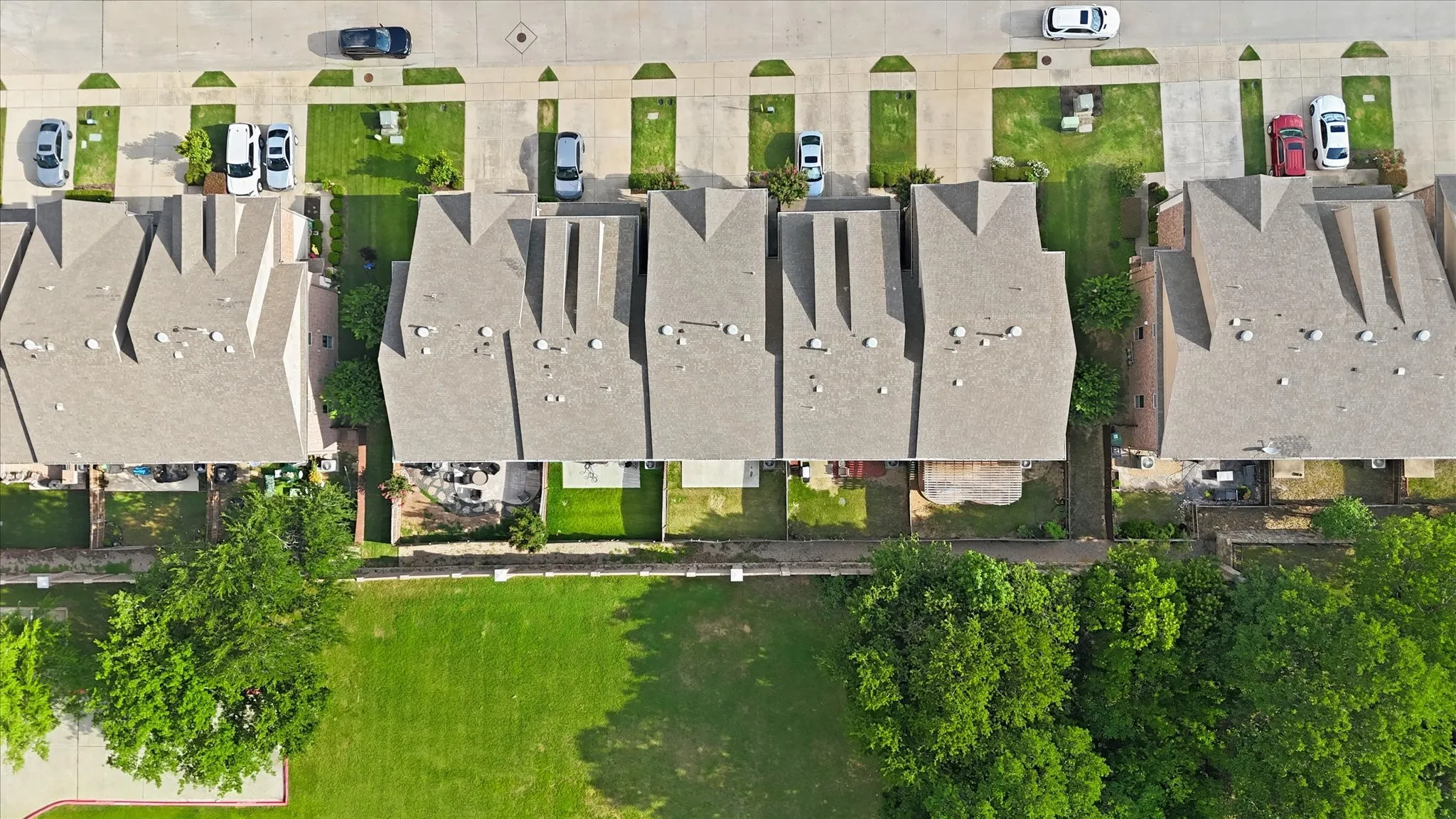 Townhouse For Sale in Denton County , 399 Dublin Street, Lewisville, Texas 75067, 3 Bedroom, 3 Bathroom, 2 Garage spaces, 1,942 Sqft, built in 2012, mls#21294114, Real Estate Agent in Lewisville, Homes For Sale in Denton county, Homes For Sale in Lewisville, Realtor in Lewisville Texas, Real Estate Brokerage Independent Realty Texas, Luminita Cordes Realtor