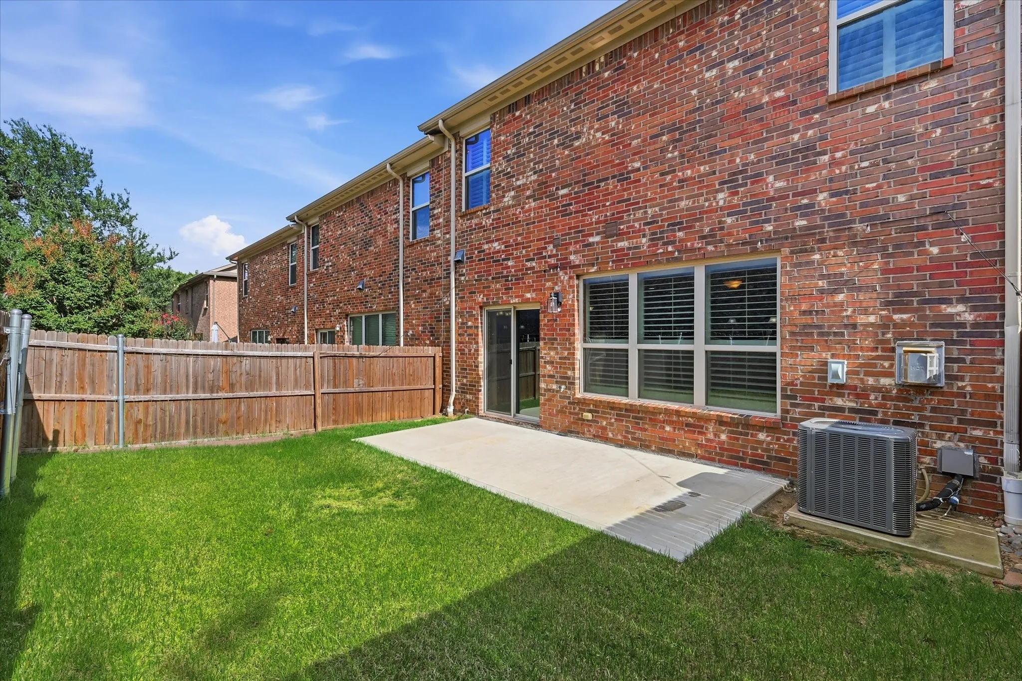Townhouse For Sale in Denton County , 399 Dublin Street, Lewisville, Texas 75067, 3 Bedroom, 3 Bathroom, 2 Garage spaces, 1,942 Sqft, built in 2012, mls#21294114, Real Estate Agent in Lewisville, Homes For Sale in Denton county, Homes For Sale in Lewisville, Realtor in Lewisville Texas, Real Estate Brokerage Independent Realty Texas, Luminita Cordes Realtor