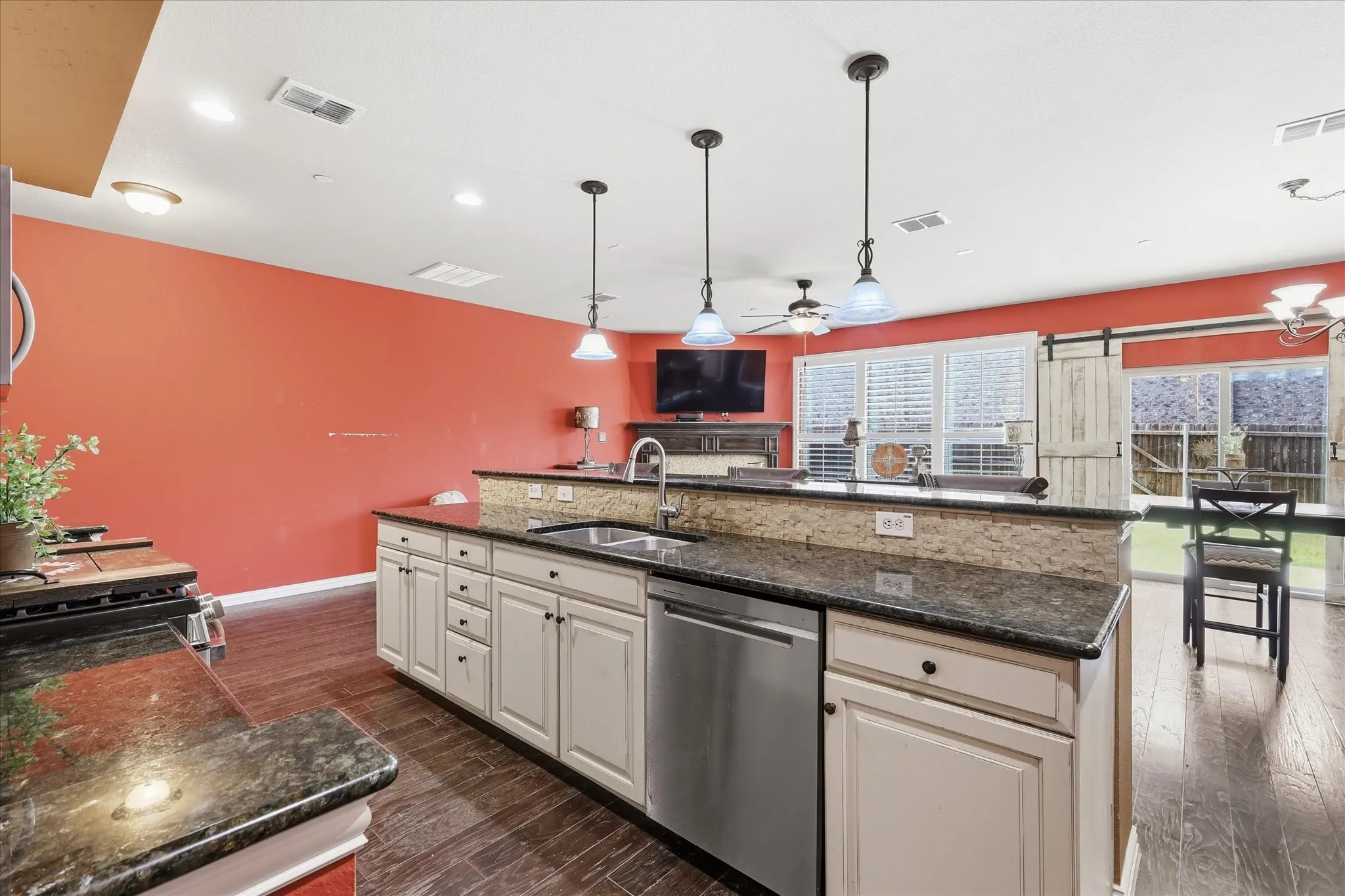 Townhouse For Sale in Denton County , 399 Dublin Street, Lewisville, Texas 75067, 3 Bedroom, 3 Bathroom, 2 Garage spaces, 1,942 Sqft, built in 2012, mls#21294114, Real Estate Agent in Lewisville, Homes For Sale in Denton county, Homes For Sale in Lewisville, Realtor in Lewisville Texas, Real Estate Brokerage Independent Realty Texas, Luminita Cordes Realtor