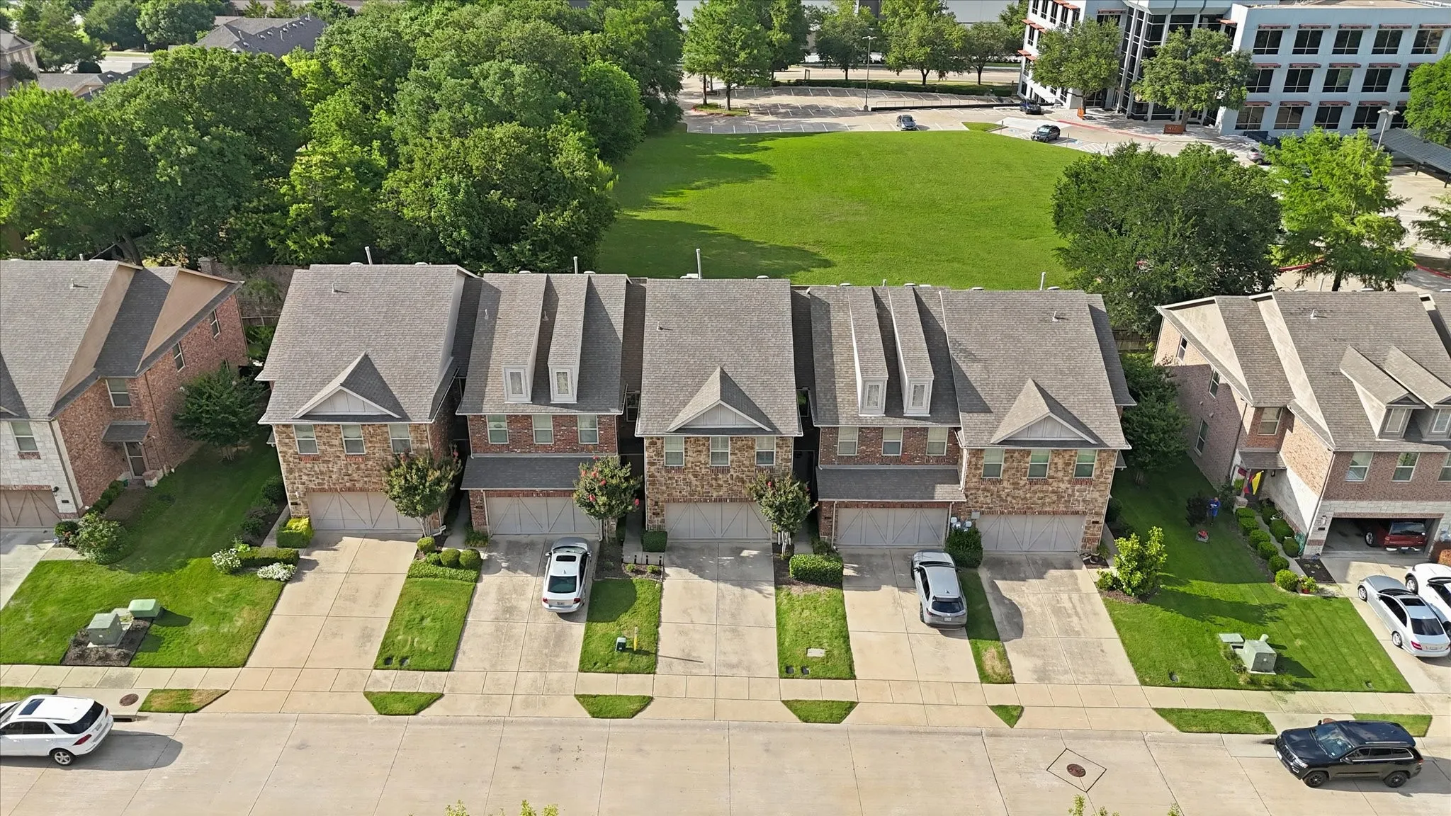 Townhouse For Sale in Denton County , 399 Dublin Street, Lewisville, Texas 75067, 3 Bedroom, 3 Bathroom, 2 Garage spaces, 1,942 Sqft, built in 2012, mls#21294114, Real Estate Agent in Lewisville, Homes For Sale in Denton county, Homes For Sale in Lewisville, Realtor in Lewisville Texas, Real Estate Brokerage Independent Realty Texas, Luminita Cordes Realtor