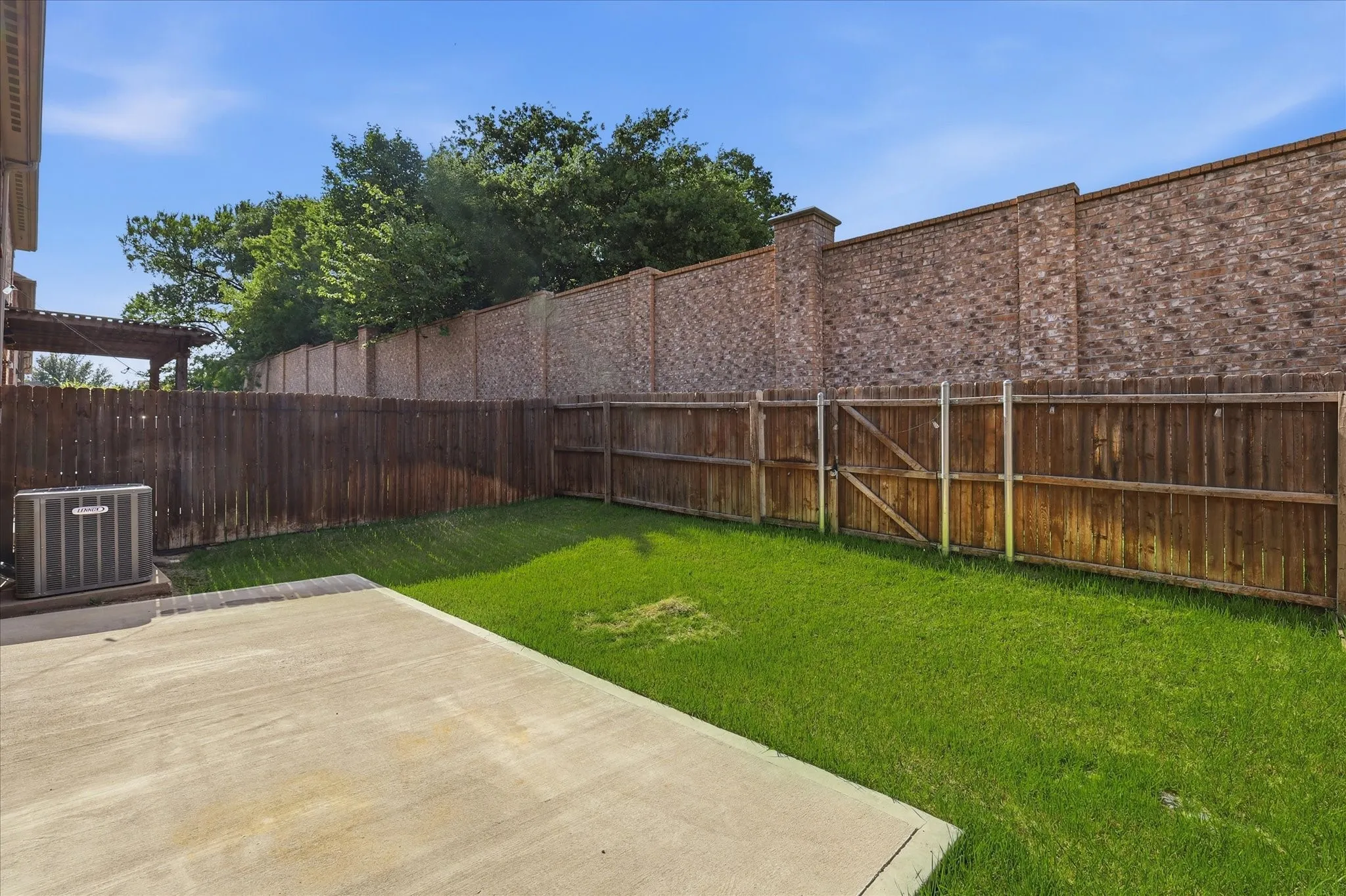 Townhouse For Sale in Denton County , 399 Dublin Street, Lewisville, Texas 75067, 3 Bedroom, 3 Bathroom, 2 Garage spaces, 1,942 Sqft, built in 2012, mls#21294114, Real Estate Agent in Lewisville, Homes For Sale in Denton county, Homes For Sale in Lewisville, Realtor in Lewisville Texas, Real Estate Brokerage Independent Realty Texas, Luminita Cordes Realtor