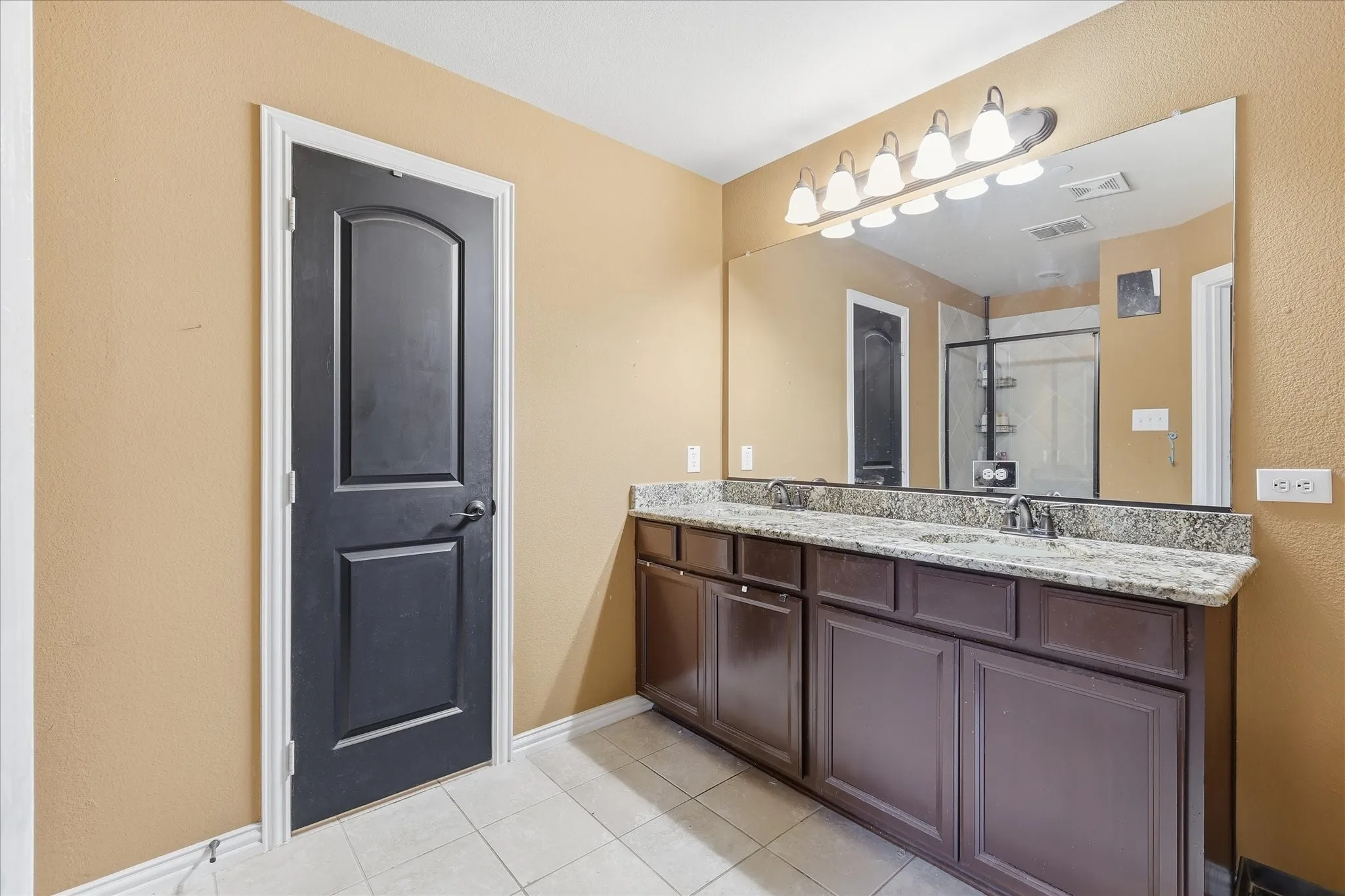 Townhouse For Sale in Denton County , 399 Dublin Street, Lewisville, Texas 75067, 3 Bedroom, 3 Bathroom, 2 Garage spaces, 1,942 Sqft, built in 2012, mls#21294114, Real Estate Agent in Lewisville, Homes For Sale in Denton county, Homes For Sale in Lewisville, Realtor in Lewisville Texas, Real Estate Brokerage Independent Realty Texas, Luminita Cordes Realtor