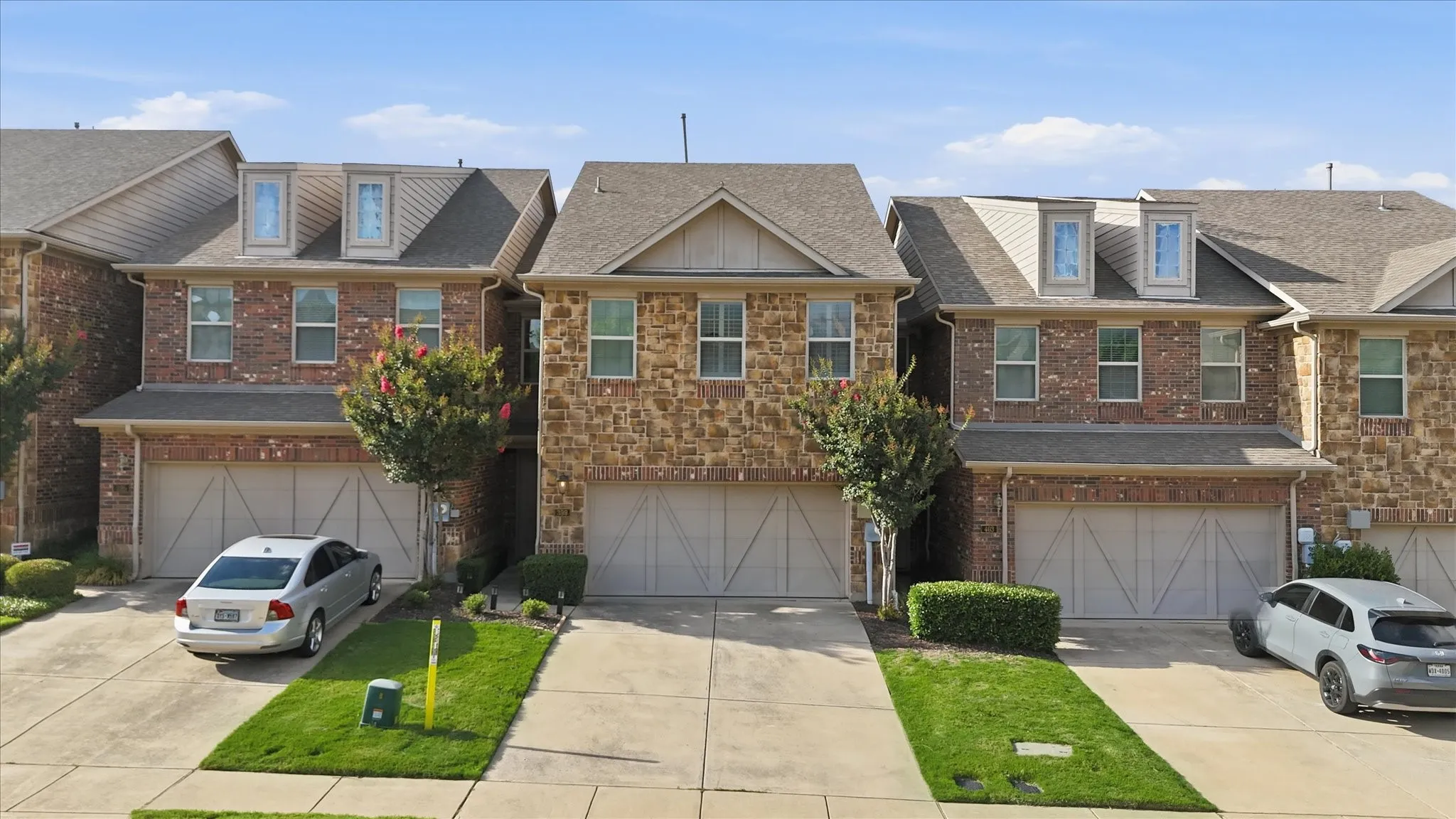 Townhouse For Sale in Denton County , 399 Dublin Street, Lewisville, Texas 75067, 3 Bedroom, 3 Bathroom, 2 Garage spaces, 1,942 Sqft, built in 2012, mls#21294114, Real Estate Agent in Lewisville, Homes For Sale in Denton county, Homes For Sale in Lewisville, Realtor in Lewisville Texas, Real Estate Brokerage Independent Realty Texas, Luminita Cordes Realtor