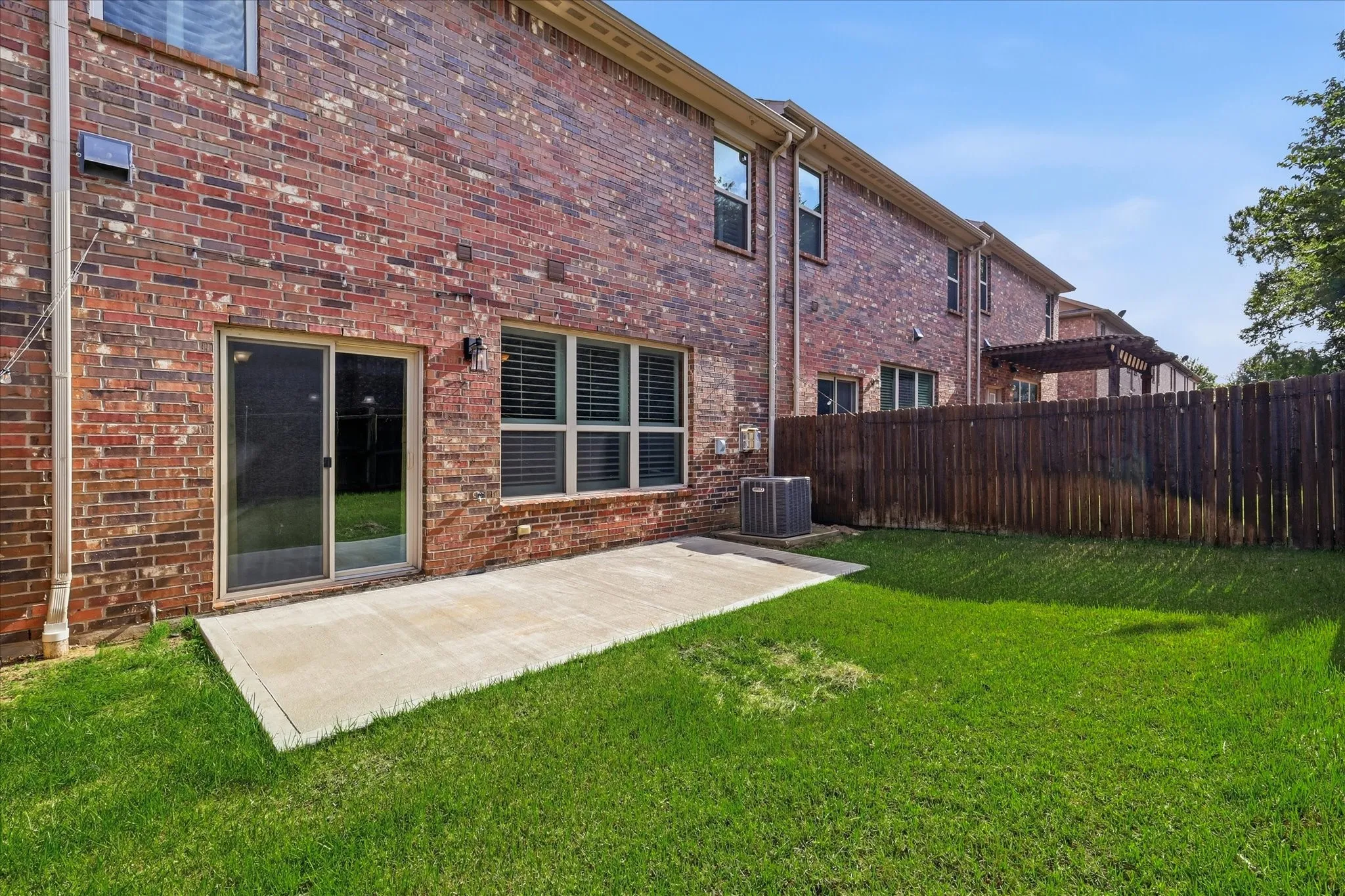 Townhouse For Sale in Denton County , 399 Dublin Street, Lewisville, Texas 75067, 3 Bedroom, 3 Bathroom, 2 Garage spaces, 1,942 Sqft, built in 2012, mls#21294114, Real Estate Agent in Lewisville, Homes For Sale in Denton county, Homes For Sale in Lewisville, Realtor in Lewisville Texas, Real Estate Brokerage Independent Realty Texas, Luminita Cordes Realtor