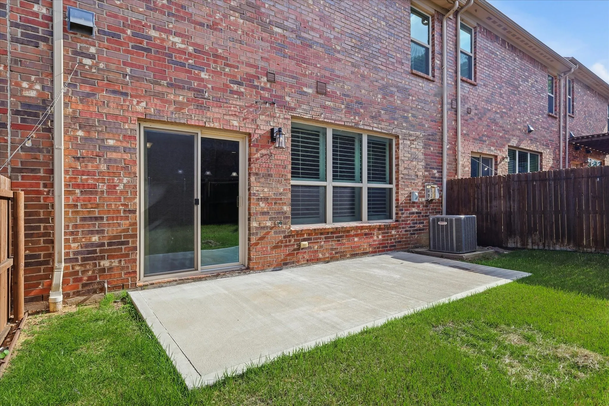 Townhouse For Sale in Denton County , 399 Dublin Street, Lewisville, Texas 75067, 3 Bedroom, 3 Bathroom, 2 Garage spaces, 1,942 Sqft, built in 2012, mls#21294114, Real Estate Agent in Lewisville, Homes For Sale in Denton county, Homes For Sale in Lewisville, Realtor in Lewisville Texas, Real Estate Brokerage Independent Realty Texas, Luminita Cordes Realtor