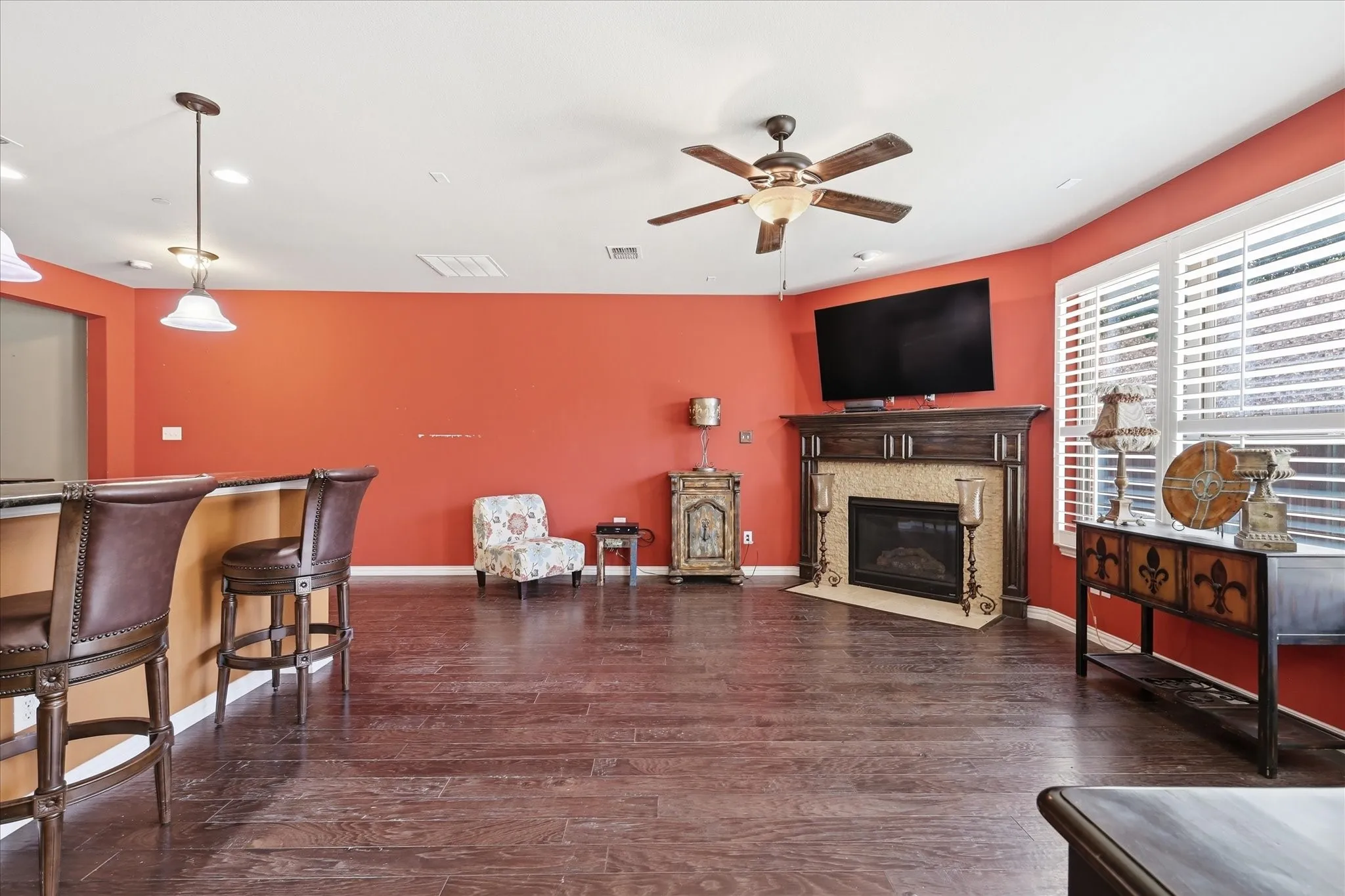 Townhouse For Sale in Denton County , 399 Dublin Street, Lewisville, Texas 75067, 3 Bedroom, 3 Bathroom, 2 Garage spaces, 1,942 Sqft, built in 2012, mls#21294114, Real Estate Agent in Lewisville, Homes For Sale in Denton county, Homes For Sale in Lewisville, Realtor in Lewisville Texas, Real Estate Brokerage Independent Realty Texas, Luminita Cordes Realtor