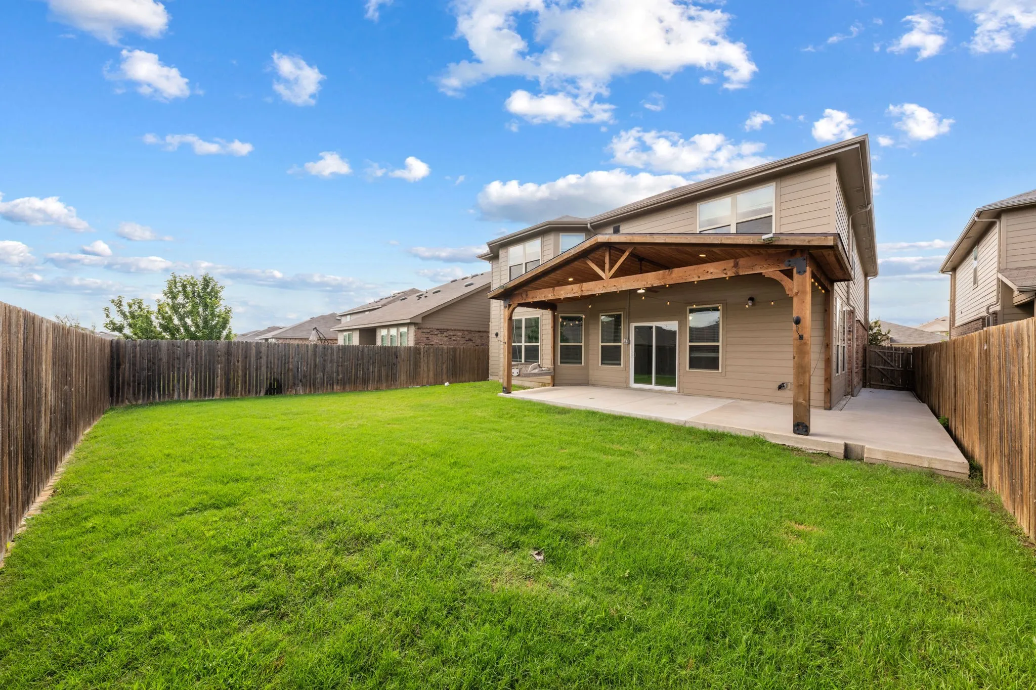 Single Family Residence For Sale in Tarrant County , 6248 Jackstaff Drive, Fort Worth, Texas 76179, 5 Bedroom, 4 Bathroom, 2 Garage spaces, 3,948 Sqft, built in 2019, mls#21297139, Real Estate Agent in Fort Worth, Homes For Sale in Tarrant county, Homes For Sale in Fort Worth, Realtor in Fort Worth Texas, Real Estate Brokerage Independent Realty Texas, Luminita Cordes Realtor