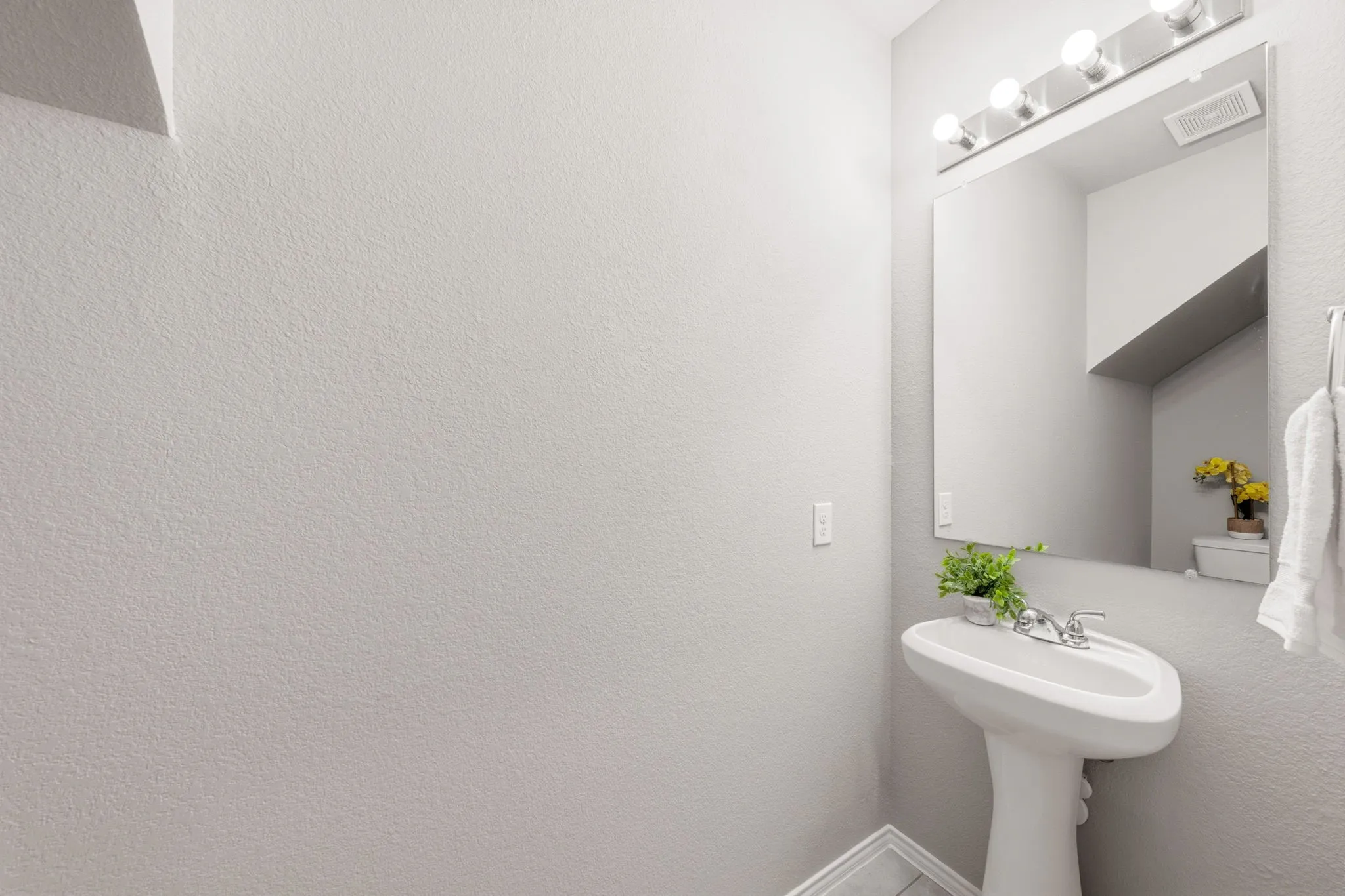 Single Family Residence For Sale in Tarrant County , 6248 Jackstaff Drive, Fort Worth, Texas 76179, 5 Bedroom, 4 Bathroom, 2 Garage spaces, 3,948 Sqft, built in 2019, mls#21297139, Real Estate Agent in Fort Worth, Homes For Sale in Tarrant county, Homes For Sale in Fort Worth, Realtor in Fort Worth Texas, Real Estate Brokerage Independent Realty Texas, Luminita Cordes Realtor