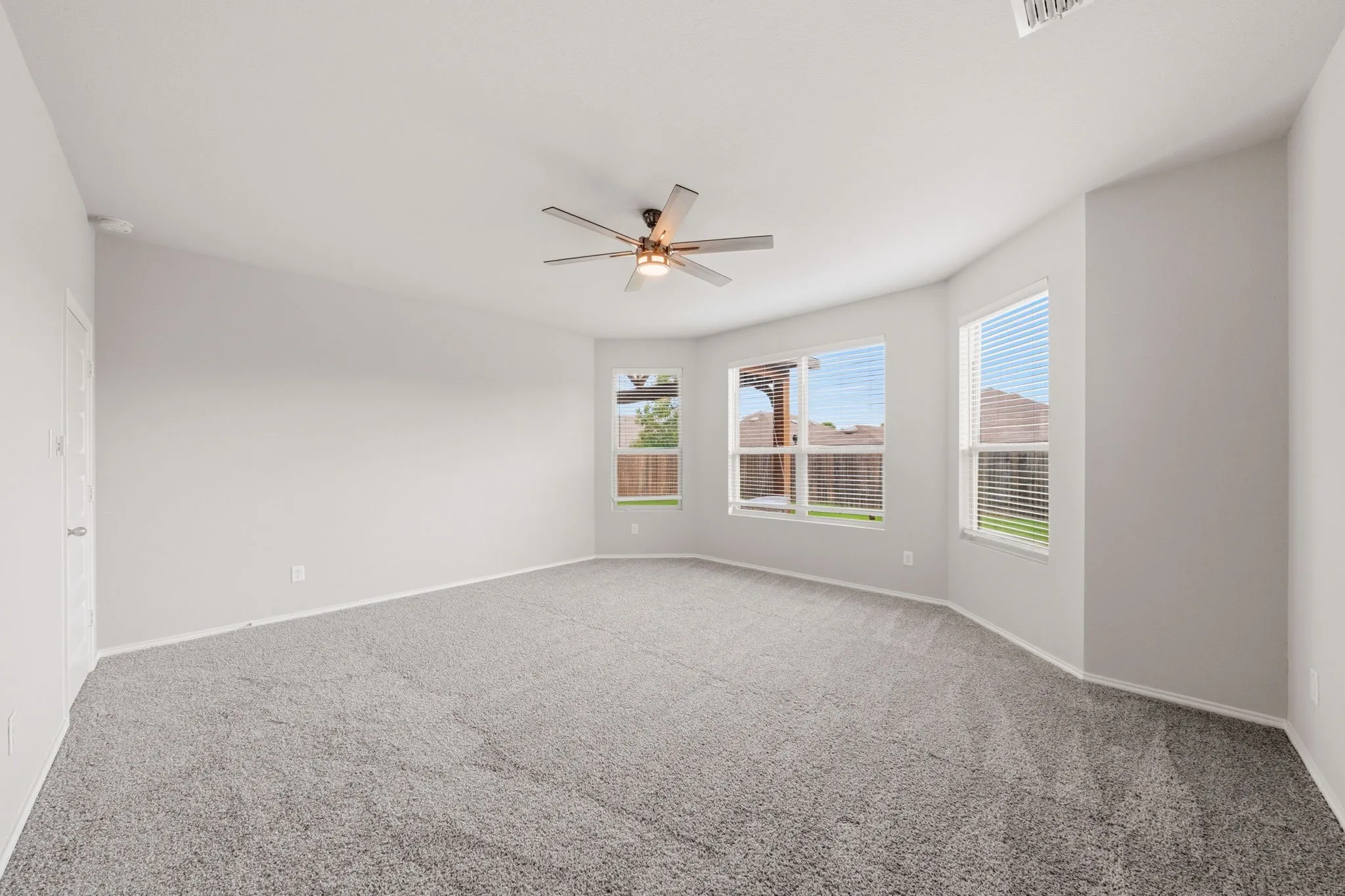Single Family Residence For Sale in Tarrant County , 6248 Jackstaff Drive, Fort Worth, Texas 76179, 5 Bedroom, 4 Bathroom, 2 Garage spaces, 3,948 Sqft, built in 2019, mls#21297139, Real Estate Agent in Fort Worth, Homes For Sale in Tarrant county, Homes For Sale in Fort Worth, Realtor in Fort Worth Texas, Real Estate Brokerage Independent Realty Texas, Luminita Cordes Realtor