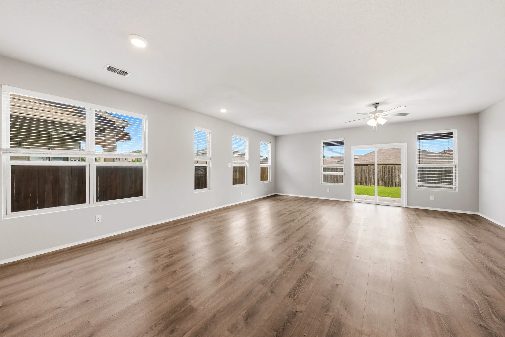 Single Family Residence For Sale in Tarrant County , 6248 Jackstaff Drive, Fort Worth, Texas 76179, 5 Bedroom, 4 Bathroom, 2 Garage spaces, 3,948 Sqft, built in 2019, mls#21297139, Real Estate Agent in Fort Worth, Homes For Sale in Tarrant county, Homes For Sale in Fort Worth, Realtor in Fort Worth Texas, Real Estate Brokerage Independent Realty Texas, Luminita Cordes Realtor