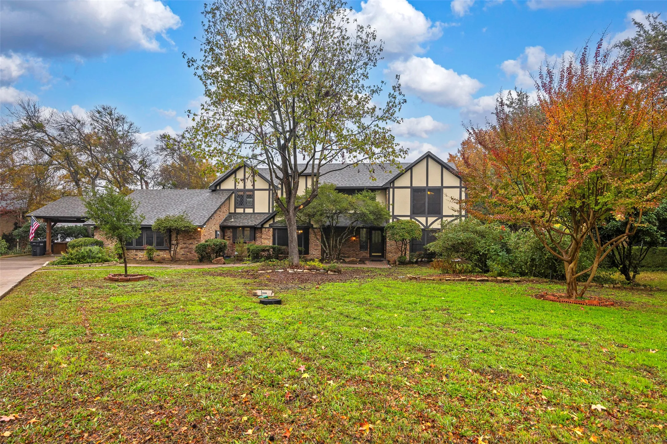 Single Family Residence For Sale in Collin County , 3 Chula Vista Circle, Wylie, Texas 75098, 4 Bedrooms, 4 Bathrooms, 3 Garage spaces, 3,813 Sqft, built in 1981, Price $1,250,000, mls#21298085, Real Estate Agent in Wylie, Homes For Sale in Collin county, Homes For Sale in Wylie, Realtor in Wylie Texas, Real Estate Brokerage Independent Realty Texas, Luminita Cordes Realtor