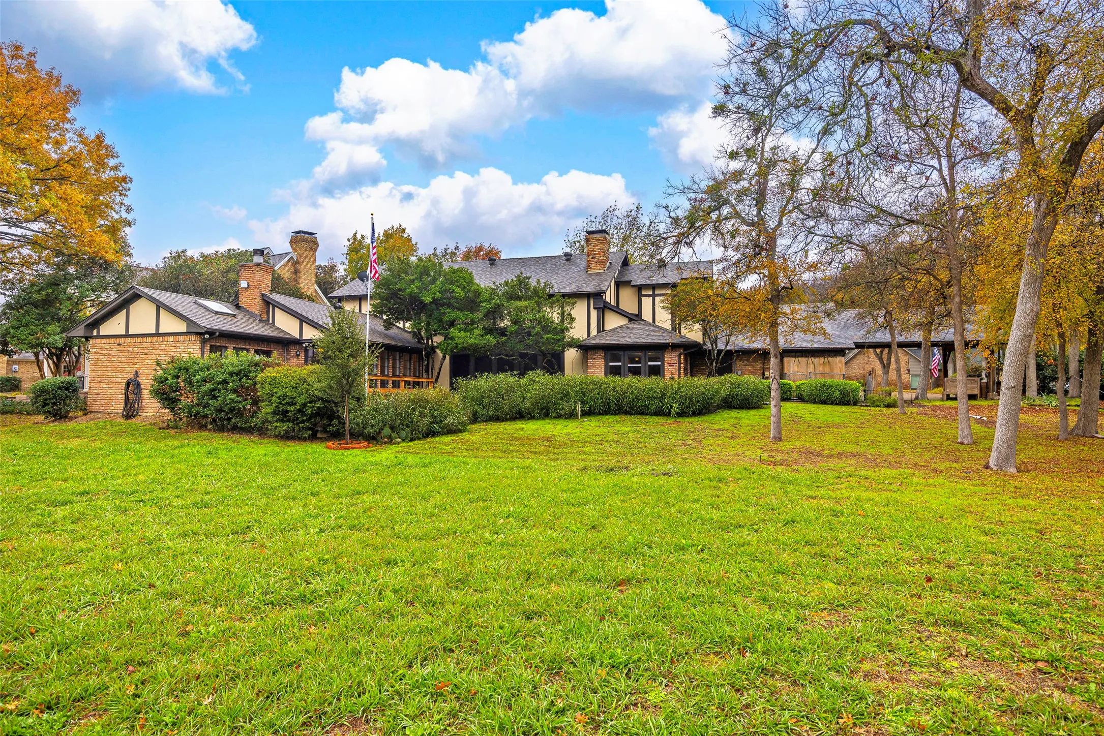 Single Family Residence For Sale in Collin County , 3 Chula Vista Circle, Wylie, Texas 75098, 4 Bedrooms, 4 Bathrooms, 3 Garage spaces, 3,813 Sqft, built in 1981, Price $1,250,000, mls#21298085, Real Estate Agent in Wylie, Homes For Sale in Collin county, Homes For Sale in Wylie, Realtor in Wylie Texas, Real Estate Brokerage Independent Realty Texas, Luminita Cordes Realtor