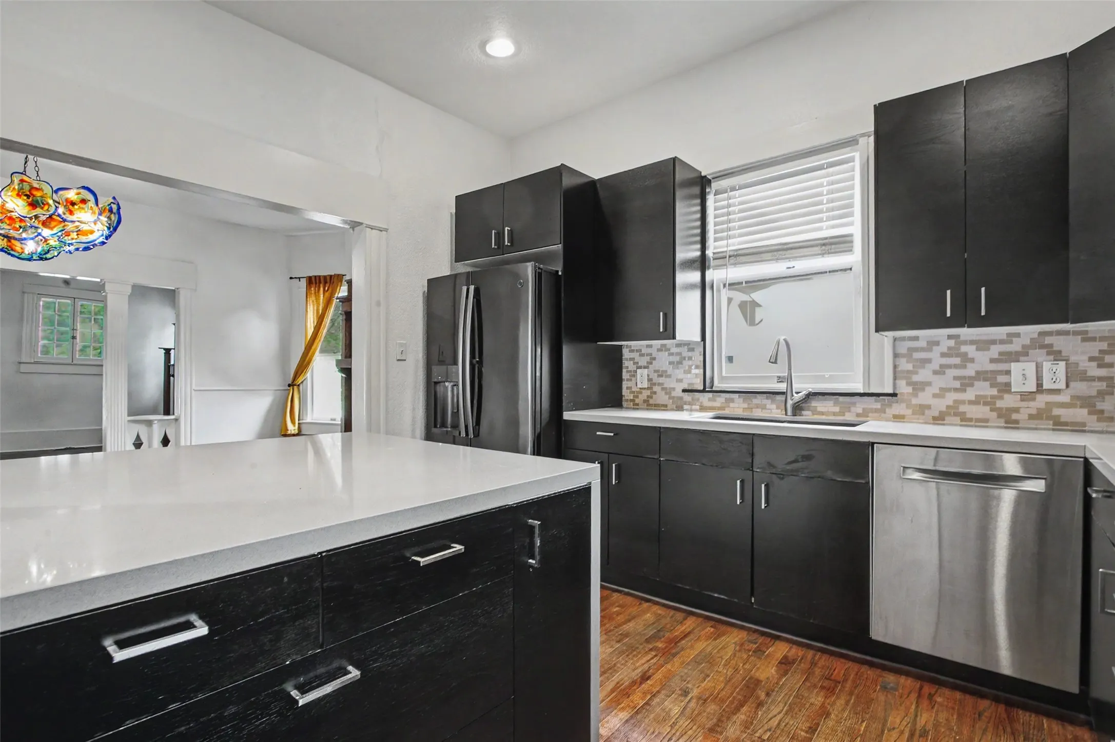 Single Family Residence For Sale in Tarrant County , 1601 S Henderson Street, Fort Worth, Texas 76104, 3 Bedroom, 3 Bathroom, Garage spaces, 2,204 Sqft, built in 1927, mls#21297511, Real Estate Agent in Fort Worth, Homes For Sale in Tarrant county, Homes For Sale in Fort Worth, Realtor in Fort Worth Texas, Real Estate Brokerage Independent Realty Texas, Luminita Cordes Realtor