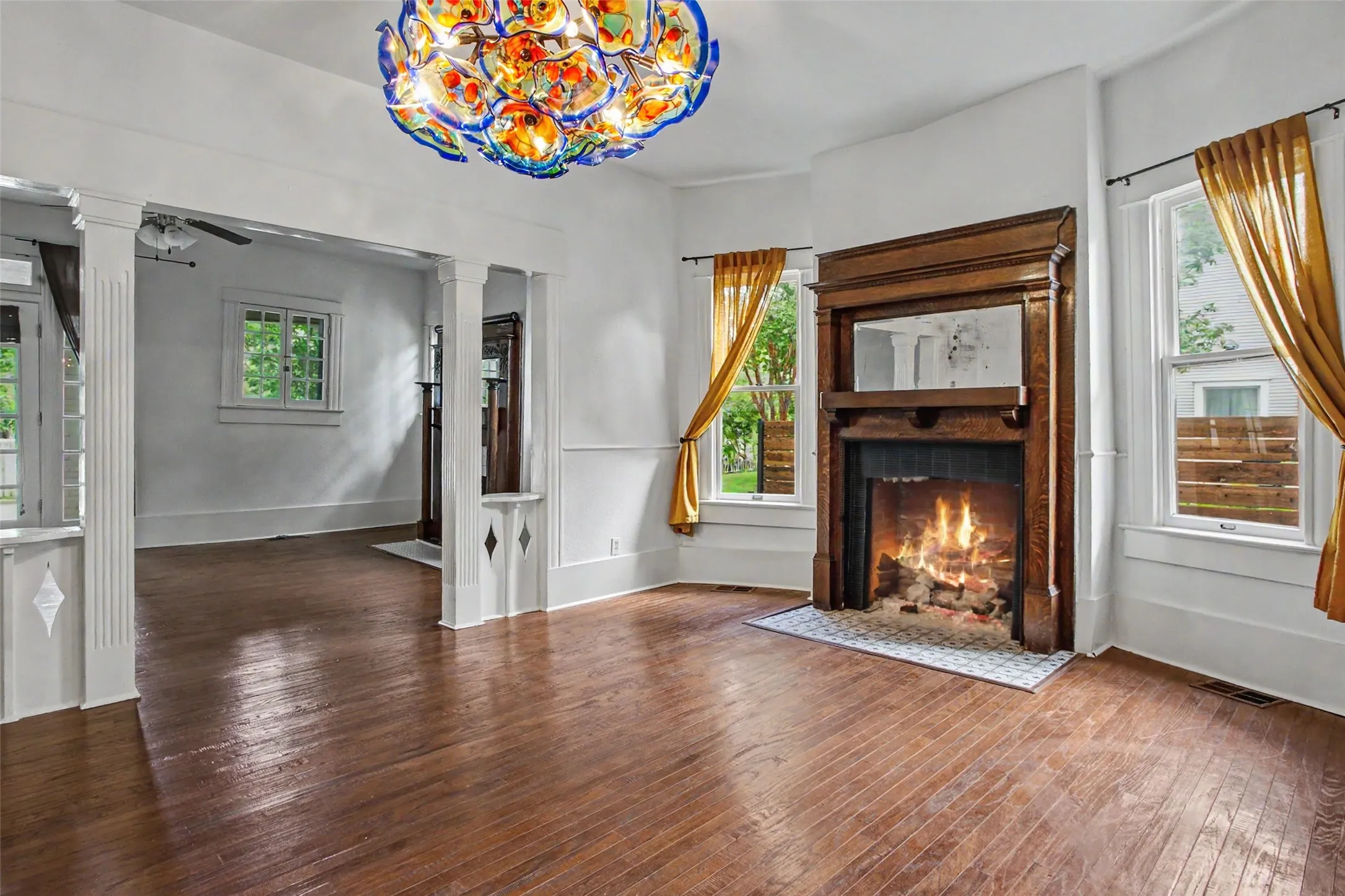 Single Family Residence For Sale in Tarrant County , 1601 S Henderson Street, Fort Worth, Texas 76104, 3 Bedroom, 3 Bathroom, Garage spaces, 2,204 Sqft, built in 1927, mls#21297511, Real Estate Agent in Fort Worth, Homes For Sale in Tarrant county, Homes For Sale in Fort Worth, Realtor in Fort Worth Texas, Real Estate Brokerage Independent Realty Texas, Luminita Cordes Realtor