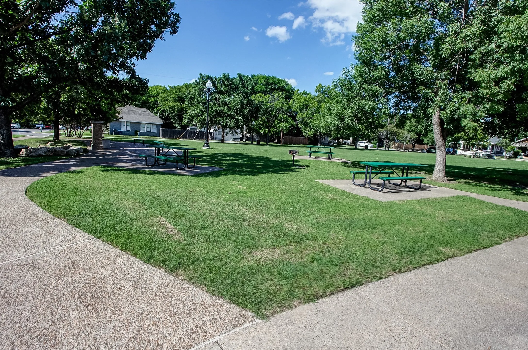 Single Family Residence For Sale in Tarrant County , 1601 S Henderson Street, Fort Worth, Texas 76104, 3 Bedroom, 3 Bathroom, Garage spaces, 2,204 Sqft, built in 1927, mls#21297511, Real Estate Agent in Fort Worth, Homes For Sale in Tarrant county, Homes For Sale in Fort Worth, Realtor in Fort Worth Texas, Real Estate Brokerage Independent Realty Texas, Luminita Cordes Realtor