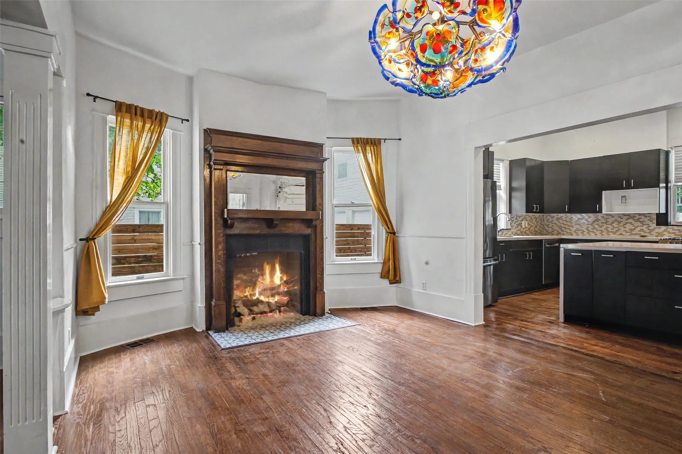 Single Family Residence For Sale in Tarrant County , 1601 S Henderson Street, Fort Worth, Texas 76104, 3 Bedroom, 3 Bathroom, Garage spaces, 2,204 Sqft, built in 1927, mls#21297511, Real Estate Agent in Fort Worth, Homes For Sale in Tarrant county, Homes For Sale in Fort Worth, Realtor in Fort Worth Texas, Real Estate Brokerage Independent Realty Texas, Luminita Cordes Realtor
