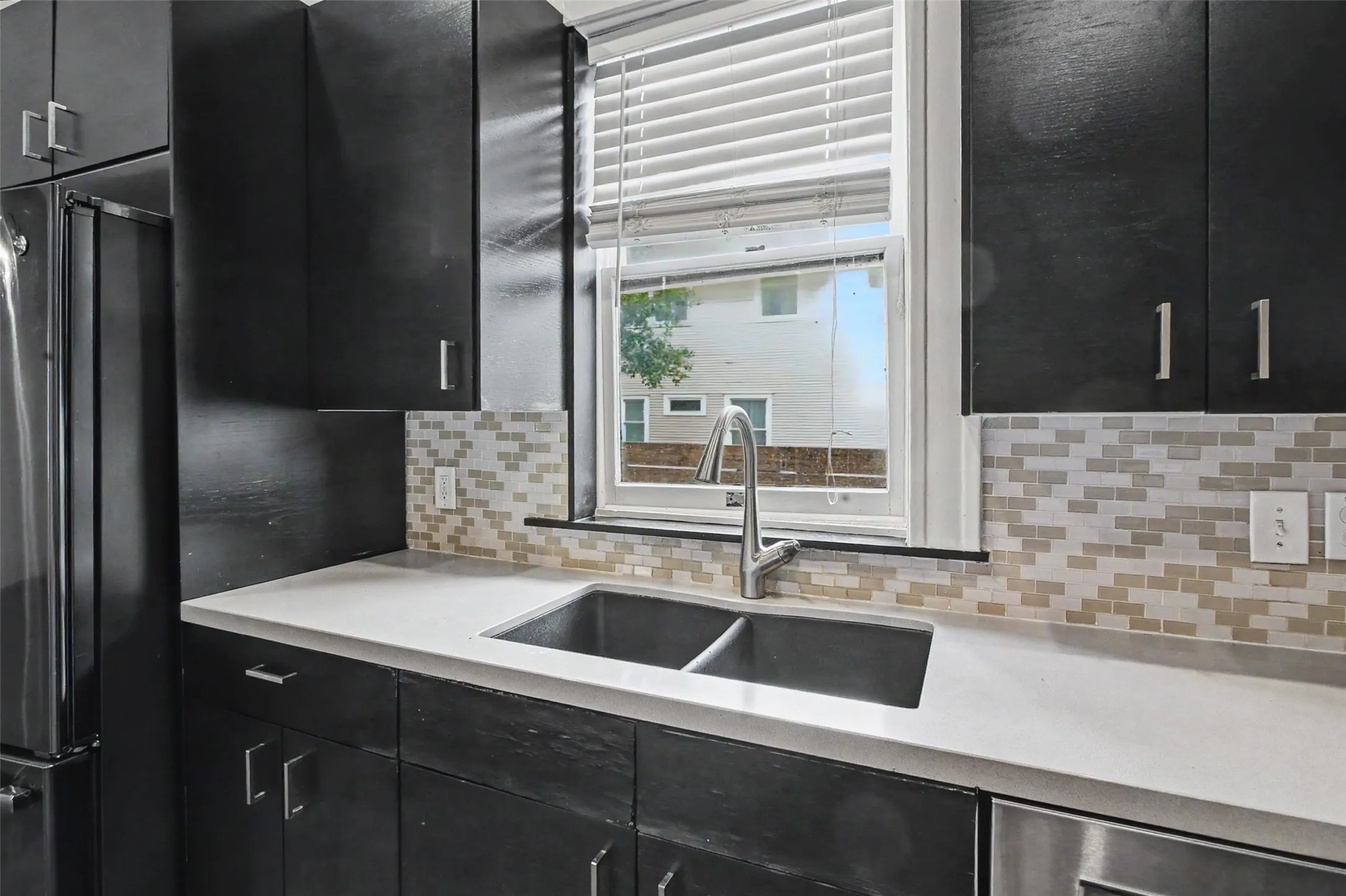 Single Family Residence For Sale in Tarrant County , 1601 S Henderson Street, Fort Worth, Texas 76104, 3 Bedroom, 3 Bathroom, Garage spaces, 2,204 Sqft, built in 1927, mls#21297511, Real Estate Agent in Fort Worth, Homes For Sale in Tarrant county, Homes For Sale in Fort Worth, Realtor in Fort Worth Texas, Real Estate Brokerage Independent Realty Texas, Luminita Cordes Realtor