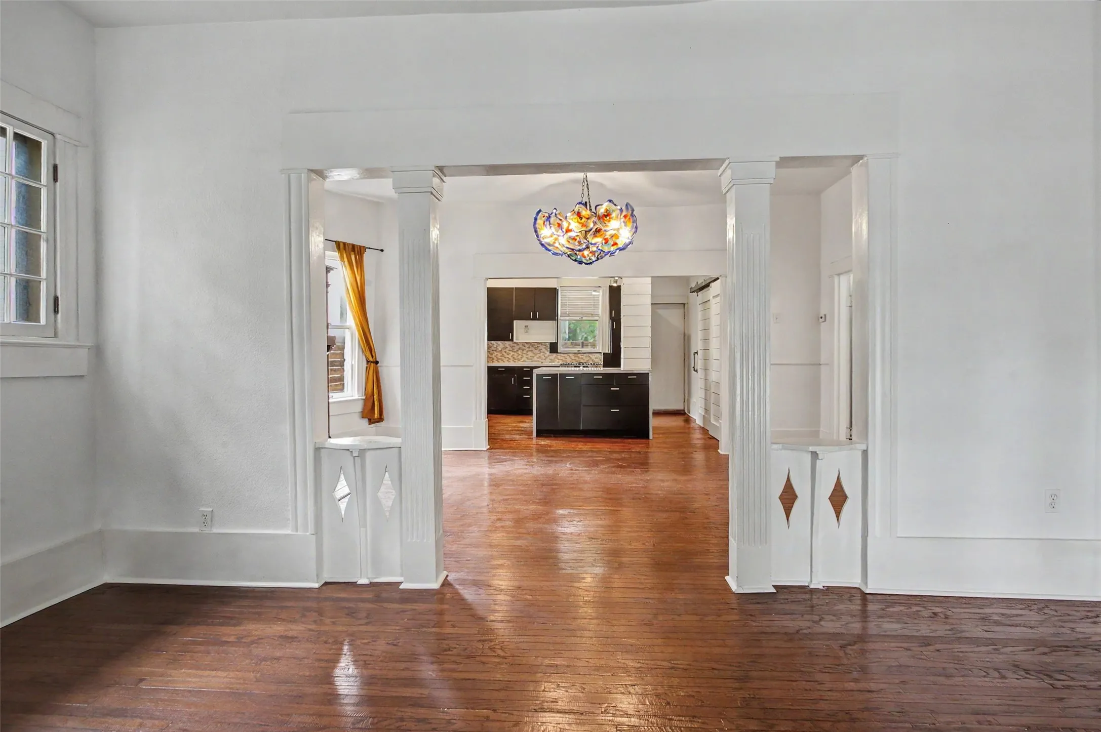 Single Family Residence For Sale in Tarrant County , 1601 S Henderson Street, Fort Worth, Texas 76104, 3 Bedroom, 3 Bathroom, Garage spaces, 2,204 Sqft, built in 1927, mls#21297511, Real Estate Agent in Fort Worth, Homes For Sale in Tarrant county, Homes For Sale in Fort Worth, Realtor in Fort Worth Texas, Real Estate Brokerage Independent Realty Texas, Luminita Cordes Realtor