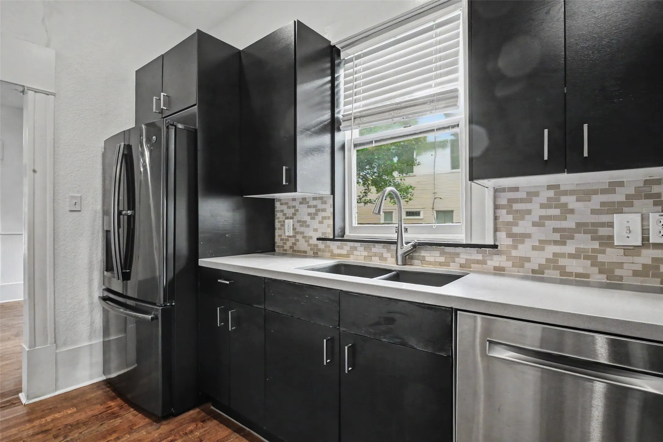Single Family Residence For Sale in Tarrant County , 1601 S Henderson Street, Fort Worth, Texas 76104, 3 Bedroom, 3 Bathroom, Garage spaces, 2,204 Sqft, built in 1927, mls#21297511, Real Estate Agent in Fort Worth, Homes For Sale in Tarrant county, Homes For Sale in Fort Worth, Realtor in Fort Worth Texas, Real Estate Brokerage Independent Realty Texas, Luminita Cordes Realtor