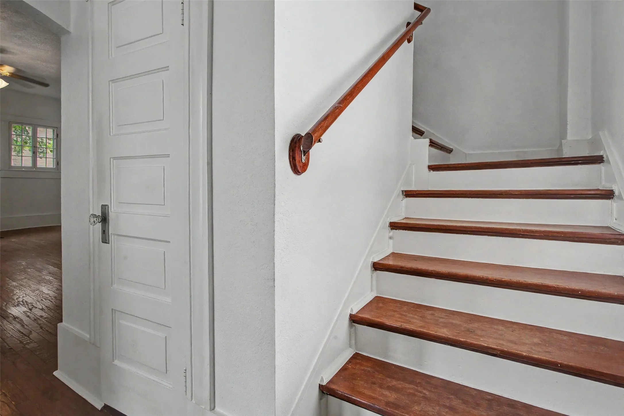 Single Family Residence For Sale in Tarrant County , 1601 S Henderson Street, Fort Worth, Texas 76104, 3 Bedroom, 3 Bathroom, Garage spaces, 2,204 Sqft, built in 1927, mls#21297511, Real Estate Agent in Fort Worth, Homes For Sale in Tarrant county, Homes For Sale in Fort Worth, Realtor in Fort Worth Texas, Real Estate Brokerage Independent Realty Texas, Luminita Cordes Realtor