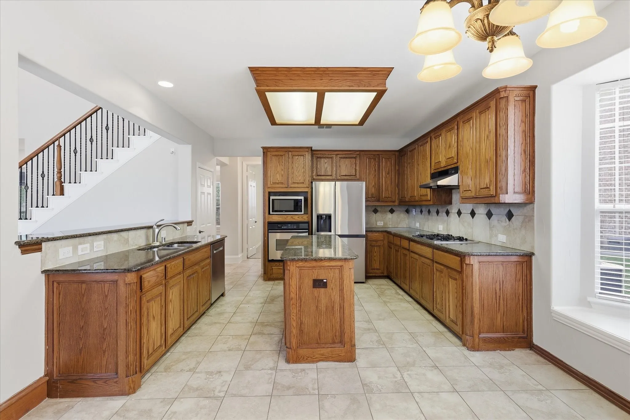 Single Family Residence For Sale in Collin County , 2220 New College Lane, Plano, Texas 75025, 5 Bedroom, 5 Bathroom, 2 Garage spaces, 3,538 Sqft, built in 2005, mls#21295591, Real Estate Agent in Plano, Homes For Sale in Collin county, Homes For Sale in Plano, Realtor in Plano Texas, Real Estate Brokerage Independent Realty Texas, Luminita Cordes Realtor