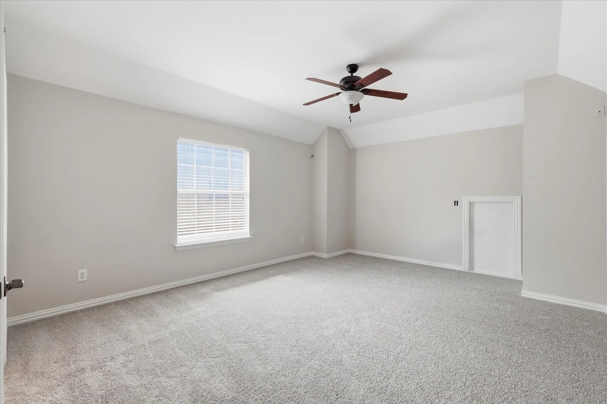 Single Family Residence For Sale in Collin County , 2220 New College Lane, Plano, Texas 75025, 5 Bedroom, 5 Bathroom, 2 Garage spaces, 3,538 Sqft, built in 2005, mls#21295591, Real Estate Agent in Plano, Homes For Sale in Collin county, Homes For Sale in Plano, Realtor in Plano Texas, Real Estate Brokerage Independent Realty Texas, Luminita Cordes Realtor