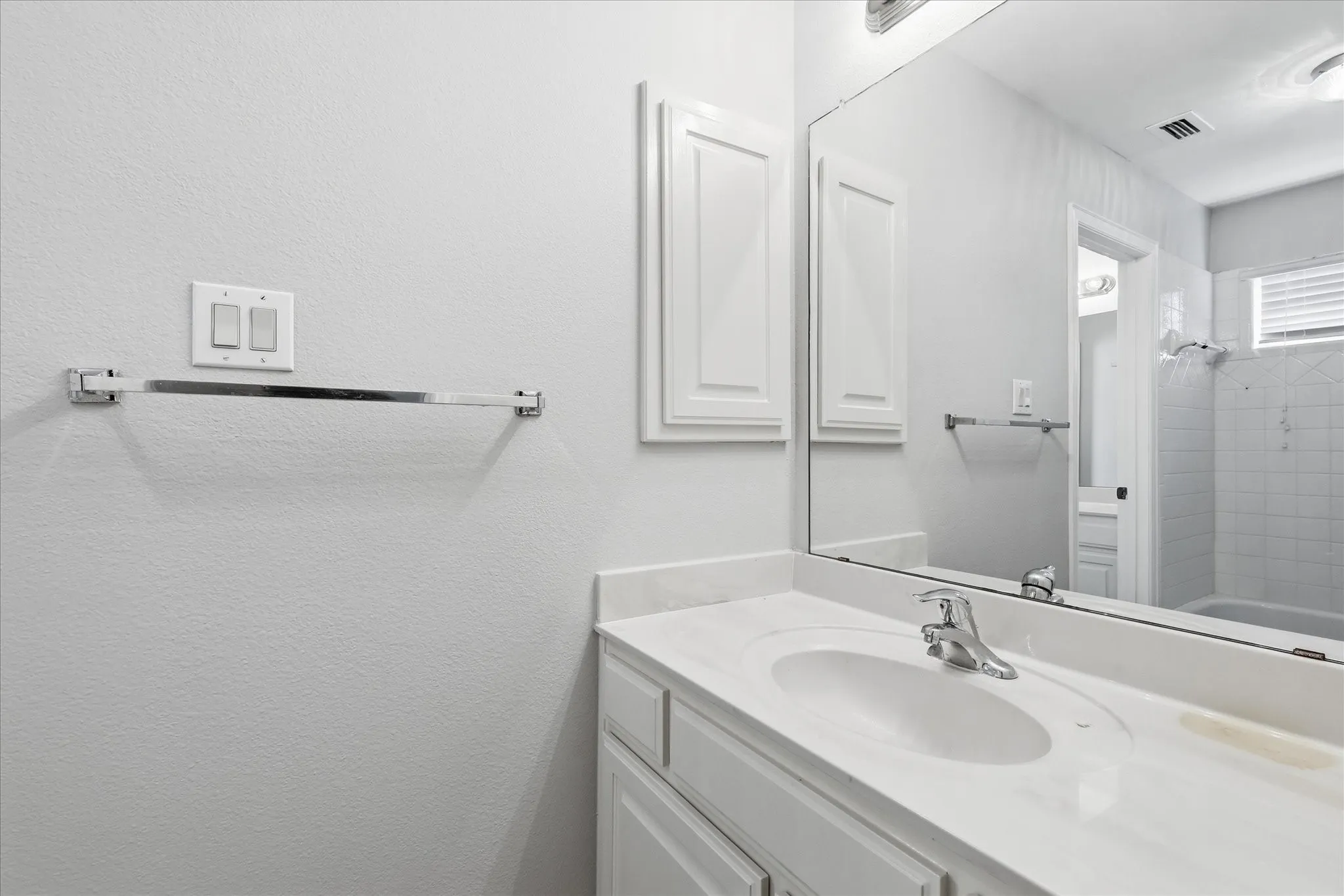 Single Family Residence For Sale in Collin County , 2220 New College Lane, Plano, Texas 75025, 5 Bedroom, 5 Bathroom, 2 Garage spaces, 3,538 Sqft, built in 2005, mls#21295591, Real Estate Agent in Plano, Homes For Sale in Collin county, Homes For Sale in Plano, Realtor in Plano Texas, Real Estate Brokerage Independent Realty Texas, Luminita Cordes Realtor