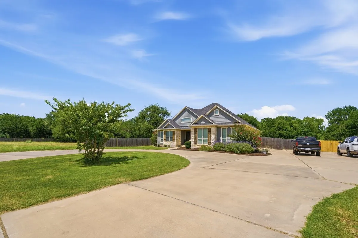 Single Family Residence For Sale in Mc Lennan County , 8 Freedom Court, Waco, Texas 76708, 4 Bedroom, 4 Bathroom, 2 Garage spaces, 2,907 Sqft, built in 2015, mls#21298411, Real Estate Agent in Waco, Homes For Sale in Mc Lennan county, Homes For Sale in Waco, Realtor in Waco Texas, Real Estate Brokerage Independent Realty Texas, Luminita Cordes Realtor