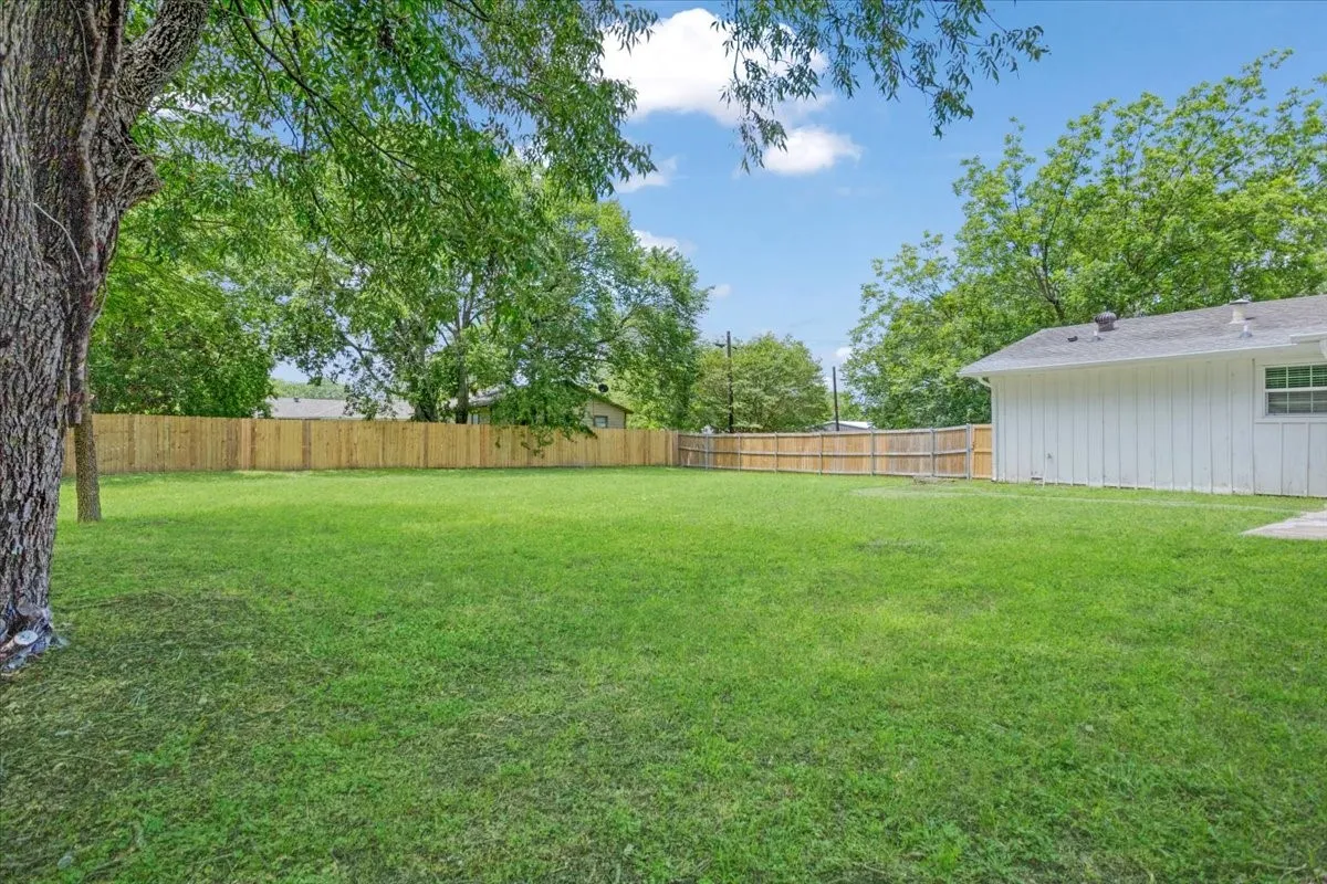 Single Family Residence For Sale in Grayson County , 408 N Gowdy Street, Whitewright, Texas 75491, 4 Bedrooms, 2 Bathrooms, 2 Garage spaces, 1,686 Sqft, built in 1970, Price $224,900, mls#21298400, Real Estate Agent in Whitewright, Homes For Sale in Grayson county, Homes For Sale in Whitewright, Realtor in Whitewright Texas, Real Estate Brokerage Independent Realty Texas, Luminita Cordes Realtor