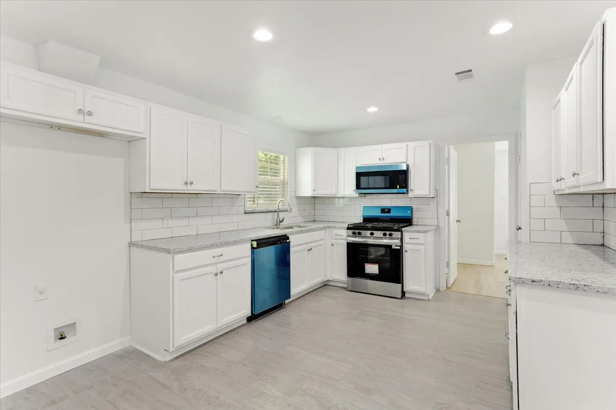 Single Family Residence For Sale in Grayson County , 408 N Gowdy Street, Whitewright, Texas 75491, 4 Bedrooms, 2 Bathrooms, 2 Garage spaces, 1,686 Sqft, built in 1970, Price $224,900, mls#21298400, Real Estate Agent in Whitewright, Homes For Sale in Grayson county, Homes For Sale in Whitewright, Realtor in Whitewright Texas, Real Estate Brokerage Independent Realty Texas, Luminita Cordes Realtor
