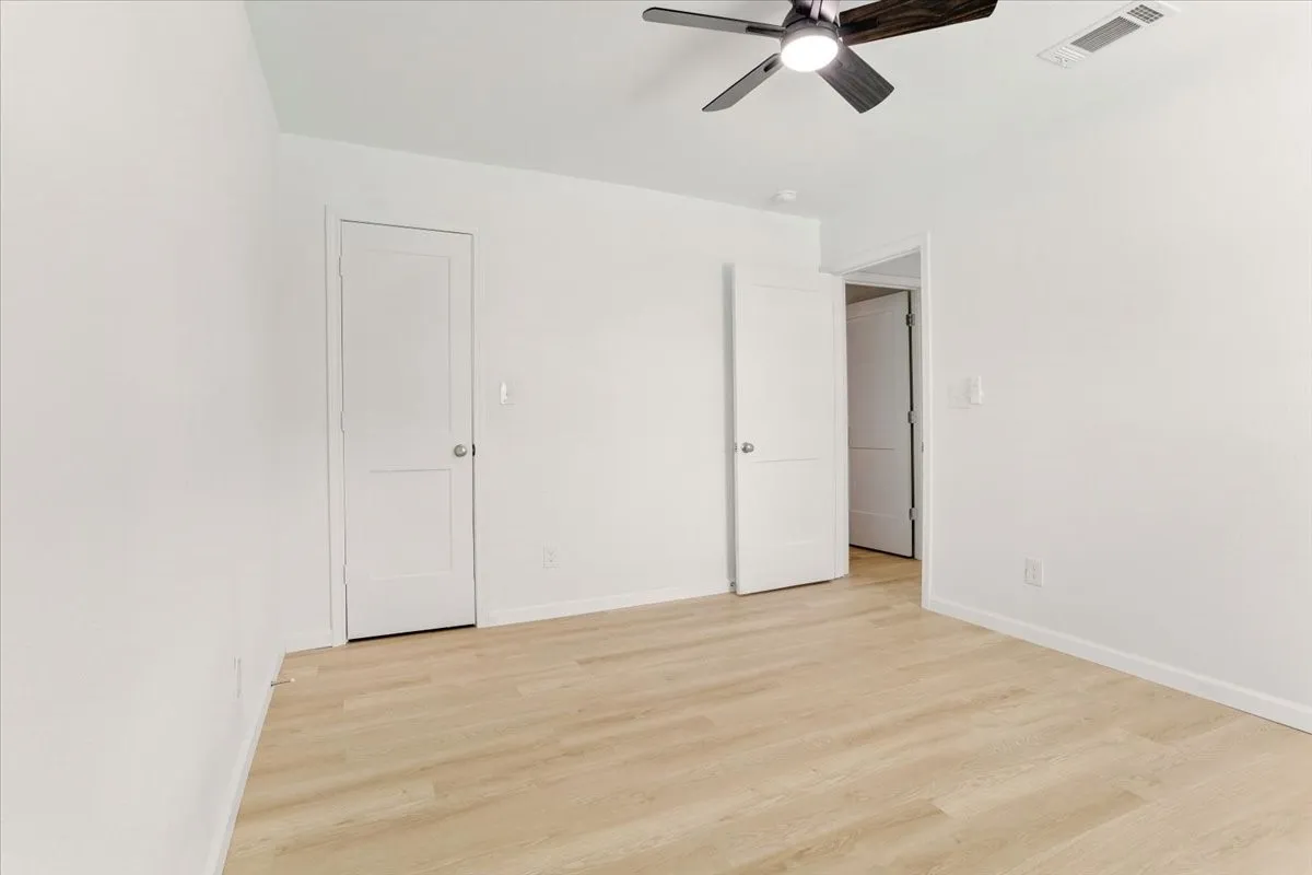 Single Family Residence For Sale in Grayson County , 408 N Gowdy Street, Whitewright, Texas 75491, 4 Bedrooms, 2 Bathrooms, 2 Garage spaces, 1,686 Sqft, built in 1970, Price $224,900, mls#21298400, Real Estate Agent in Whitewright, Homes For Sale in Grayson county, Homes For Sale in Whitewright, Realtor in Whitewright Texas, Real Estate Brokerage Independent Realty Texas, Luminita Cordes Realtor