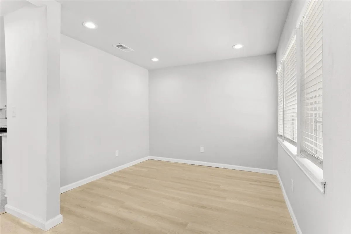 Single Family Residence For Sale in Grayson County , 408 N Gowdy Street, Whitewright, Texas 75491, 4 Bedrooms, 2 Bathrooms, 2 Garage spaces, 1,686 Sqft, built in 1970, Price $224,900, mls#21298400, Real Estate Agent in Whitewright, Homes For Sale in Grayson county, Homes For Sale in Whitewright, Realtor in Whitewright Texas, Real Estate Brokerage Independent Realty Texas, Luminita Cordes Realtor