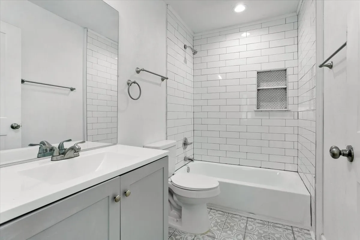 Single Family Residence For Sale in Grayson County , 408 N Gowdy Street, Whitewright, Texas 75491, 4 Bedrooms, 2 Bathrooms, 2 Garage spaces, 1,686 Sqft, built in 1970, Price $224,900, mls#21298400, Real Estate Agent in Whitewright, Homes For Sale in Grayson county, Homes For Sale in Whitewright, Realtor in Whitewright Texas, Real Estate Brokerage Independent Realty Texas, Luminita Cordes Realtor