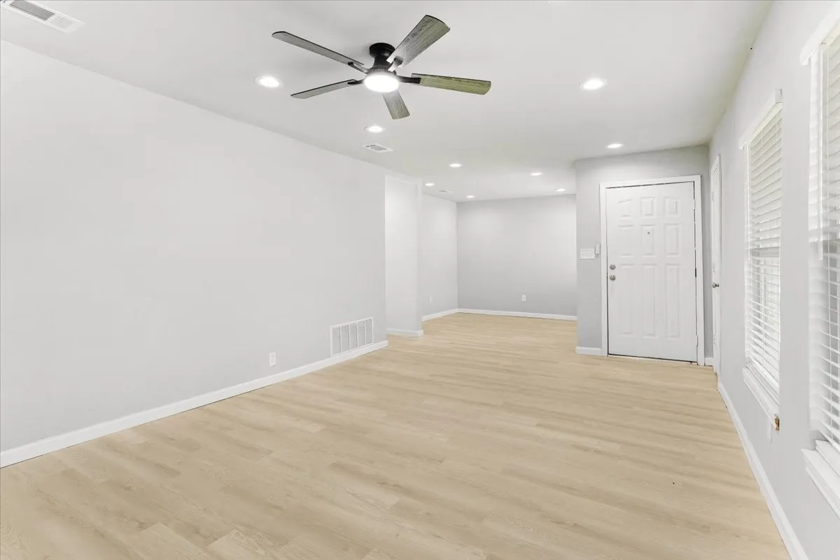 Single Family Residence For Sale in Grayson County , 408 N Gowdy Street, Whitewright, Texas 75491, 4 Bedrooms, 2 Bathrooms, 2 Garage spaces, 1,686 Sqft, built in 1970, Price $224,900, mls#21298400, Real Estate Agent in Whitewright, Homes For Sale in Grayson county, Homes For Sale in Whitewright, Realtor in Whitewright Texas, Real Estate Brokerage Independent Realty Texas, Luminita Cordes Realtor