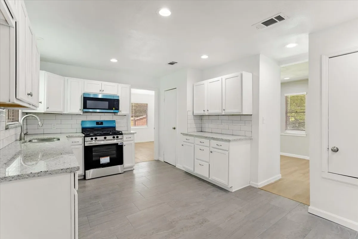 Single Family Residence For Sale in Grayson County , 408 N Gowdy Street, Whitewright, Texas 75491, 4 Bedrooms, 2 Bathrooms, 2 Garage spaces, 1,686 Sqft, built in 1970, Price $224,900, mls#21298400, Real Estate Agent in Whitewright, Homes For Sale in Grayson county, Homes For Sale in Whitewright, Realtor in Whitewright Texas, Real Estate Brokerage Independent Realty Texas, Luminita Cordes Realtor