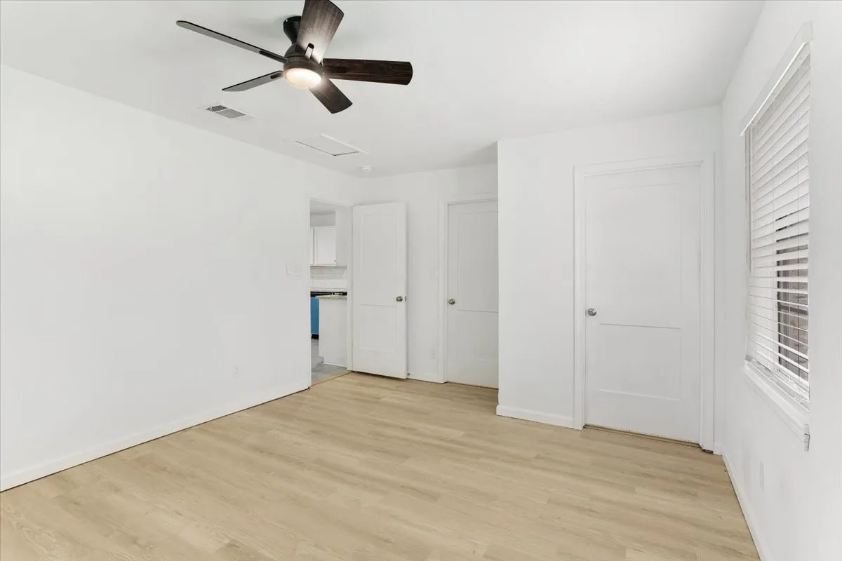 Single Family Residence For Sale in Grayson County , 408 N Gowdy Street, Whitewright, Texas 75491, 4 Bedrooms, 2 Bathrooms, 2 Garage spaces, 1,686 Sqft, built in 1970, Price $224,900, mls#21298400, Real Estate Agent in Whitewright, Homes For Sale in Grayson county, Homes For Sale in Whitewright, Realtor in Whitewright Texas, Real Estate Brokerage Independent Realty Texas, Luminita Cordes Realtor