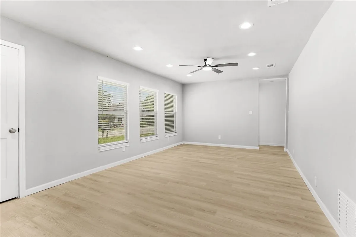 Single Family Residence For Sale in Grayson County , 408 N Gowdy Street, Whitewright, Texas 75491, 4 Bedrooms, 2 Bathrooms, 2 Garage spaces, 1,686 Sqft, built in 1970, Price $224,900, mls#21298400, Real Estate Agent in Whitewright, Homes For Sale in Grayson county, Homes For Sale in Whitewright, Realtor in Whitewright Texas, Real Estate Brokerage Independent Realty Texas, Luminita Cordes Realtor