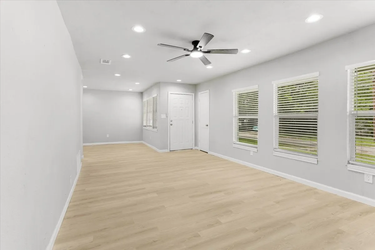 Single Family Residence For Sale in Grayson County , 408 N Gowdy Street, Whitewright, Texas 75491, 4 Bedrooms, 2 Bathrooms, 2 Garage spaces, 1,686 Sqft, built in 1970, Price $224,900, mls#21298400, Real Estate Agent in Whitewright, Homes For Sale in Grayson county, Homes For Sale in Whitewright, Realtor in Whitewright Texas, Real Estate Brokerage Independent Realty Texas, Luminita Cordes Realtor