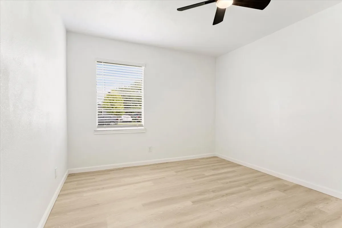 Single Family Residence For Sale in Grayson County , 408 N Gowdy Street, Whitewright, Texas 75491, 4 Bedrooms, 2 Bathrooms, 2 Garage spaces, 1,686 Sqft, built in 1970, Price $224,900, mls#21298400, Real Estate Agent in Whitewright, Homes For Sale in Grayson county, Homes For Sale in Whitewright, Realtor in Whitewright Texas, Real Estate Brokerage Independent Realty Texas, Luminita Cordes Realtor