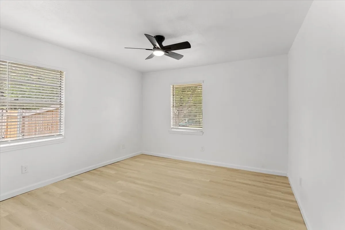 Single Family Residence For Sale in Grayson County , 408 N Gowdy Street, Whitewright, Texas 75491, 4 Bedrooms, 2 Bathrooms, 2 Garage spaces, 1,686 Sqft, built in 1970, Price $224,900, mls#21298400, Real Estate Agent in Whitewright, Homes For Sale in Grayson county, Homes For Sale in Whitewright, Realtor in Whitewright Texas, Real Estate Brokerage Independent Realty Texas, Luminita Cordes Realtor