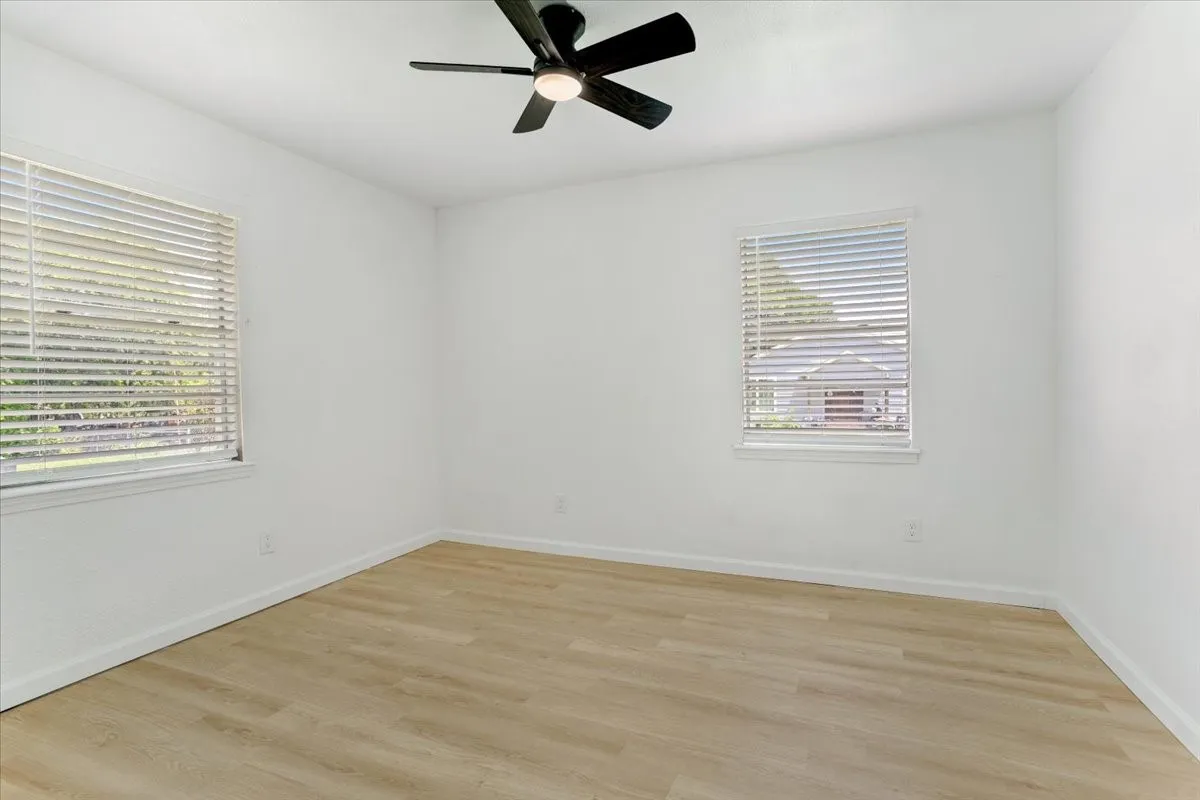 Single Family Residence For Sale in Grayson County , 408 N Gowdy Street, Whitewright, Texas 75491, 4 Bedrooms, 2 Bathrooms, 2 Garage spaces, 1,686 Sqft, built in 1970, Price $224,900, mls#21298400, Real Estate Agent in Whitewright, Homes For Sale in Grayson county, Homes For Sale in Whitewright, Realtor in Whitewright Texas, Real Estate Brokerage Independent Realty Texas, Luminita Cordes Realtor