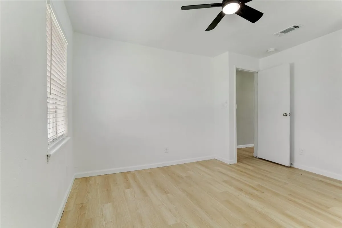 Single Family Residence For Sale in Grayson County , 408 N Gowdy Street, Whitewright, Texas 75491, 4 Bedrooms, 2 Bathrooms, 2 Garage spaces, 1,686 Sqft, built in 1970, Price $224,900, mls#21298400, Real Estate Agent in Whitewright, Homes For Sale in Grayson county, Homes For Sale in Whitewright, Realtor in Whitewright Texas, Real Estate Brokerage Independent Realty Texas, Luminita Cordes Realtor