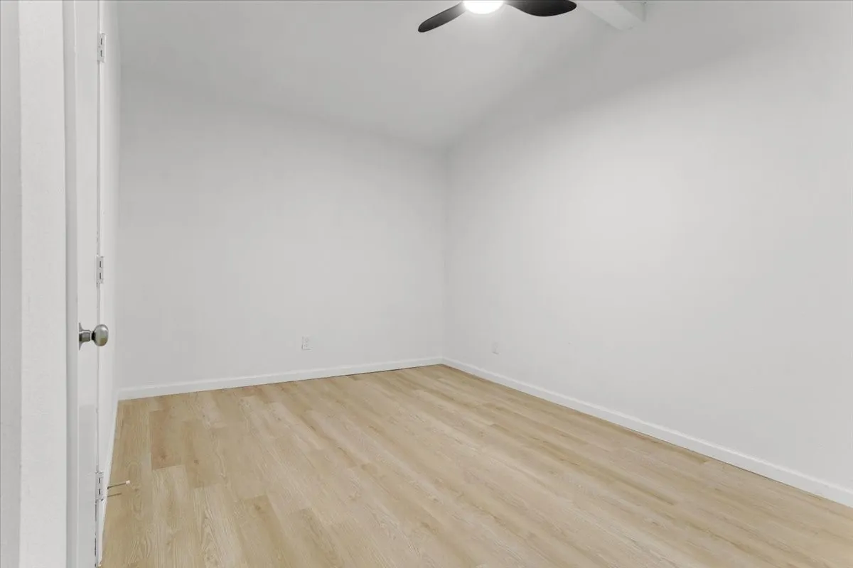 Single Family Residence For Sale in Grayson County , 408 N Gowdy Street, Whitewright, Texas 75491, 4 Bedrooms, 2 Bathrooms, 2 Garage spaces, 1,686 Sqft, built in 1970, Price $224,900, mls#21298400, Real Estate Agent in Whitewright, Homes For Sale in Grayson county, Homes For Sale in Whitewright, Realtor in Whitewright Texas, Real Estate Brokerage Independent Realty Texas, Luminita Cordes Realtor