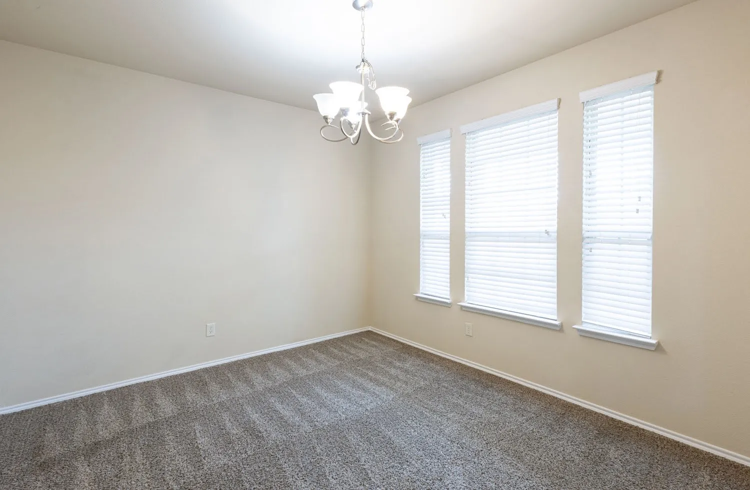 Single Family Residence For Sale in Collin County , 601 Ivy Lane, Josephine, Texas 75173, 4 Bedroom, 3 Bathroom, 2 Garage spaces, 2,528 Sqft, built in 2013, mls#21298392, Real Estate Agent in Josephine, Homes For Sale in Collin county, Homes For Sale in Josephine, Realtor in Josephine Texas, Real Estate Brokerage Independent Realty Texas, Luminita Cordes Realtor