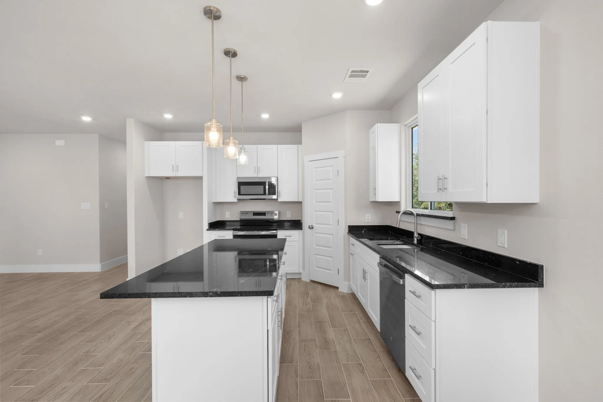 Single Family Residence For Rent in Hood County , 5621 San Jacinto Drive, Granbury, Texas 76048, 3 Bedroom, 2 Bathroom, 2 Garage spaces, 1,477 Sqft, built in 2026, mls#21275045, Real Estate Agent in Granbury, Homes For Rent in Hood county, Homes For Rent in Granbury, Realtor in Granbury Texas, Real Estate Brokerage Independent Realty Texas, Luminita Cordes Realtor
