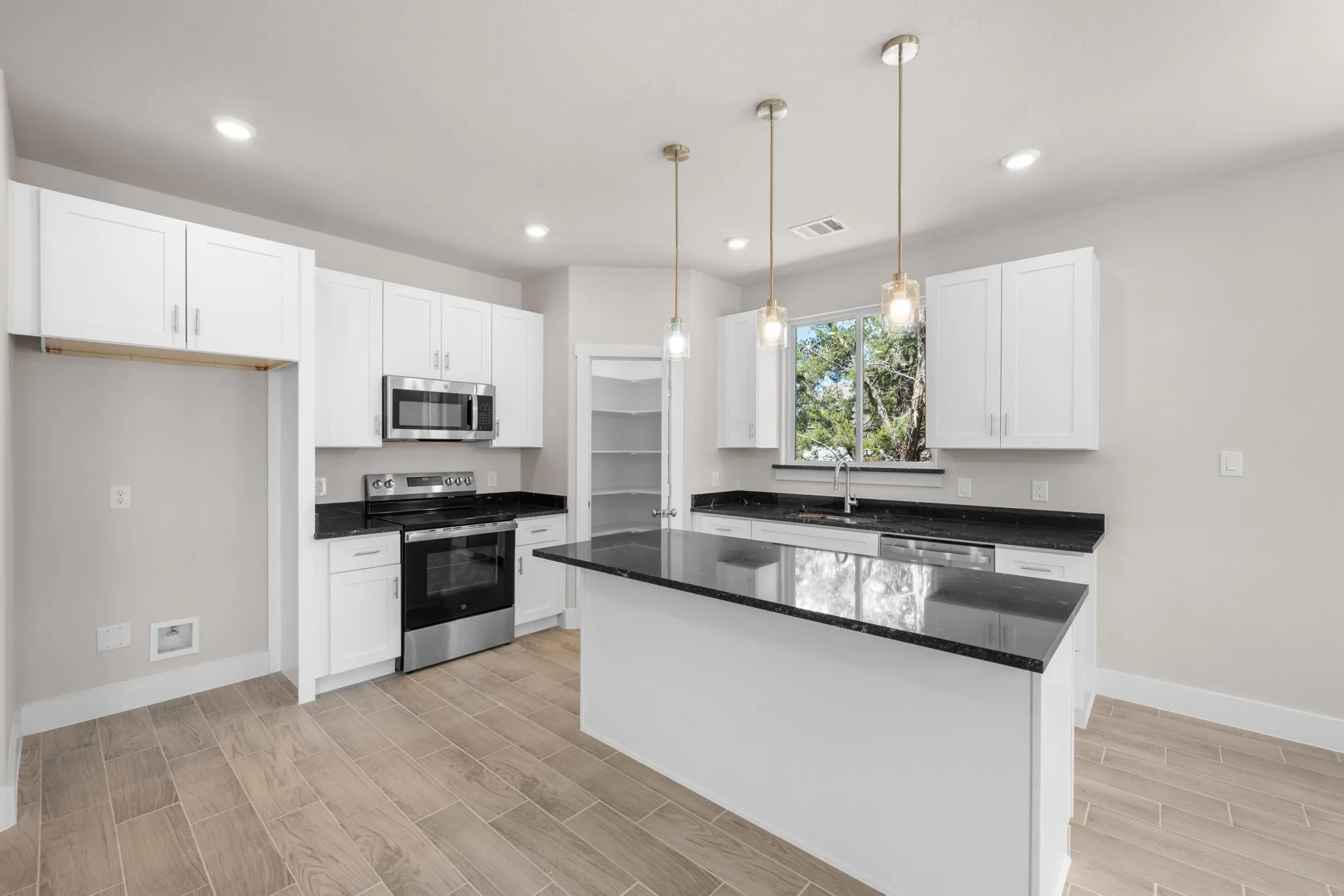 Single Family Residence For Rent in Hood County , 5621 San Jacinto Drive, Granbury, Texas 76048, 3 Bedroom, 2 Bathroom, 2 Garage spaces, 1,477 Sqft, built in 2026, mls#21275045, Real Estate Agent in Granbury, Homes For Rent in Hood county, Homes For Rent in Granbury, Realtor in Granbury Texas, Real Estate Brokerage Independent Realty Texas, Luminita Cordes Realtor