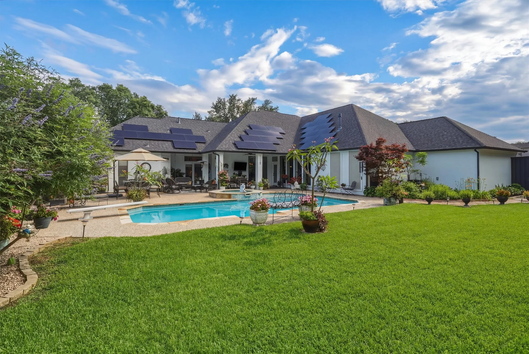 Single Family Residence For Sale in Ellis County , 107 Nob Hill Lane, Ovilla, Texas 75154, 4 Bedroom, 3 Bathroom, 3 Garage spaces, 3,494 Sqft, built in 1997, mls#21293477, Real Estate Agent in Ovilla, Homes For Sale in Ellis county, Homes For Sale in Ovilla, Realtor in Ovilla Texas, Real Estate Brokerage Independent Realty Texas, Luminita Cordes Realtor