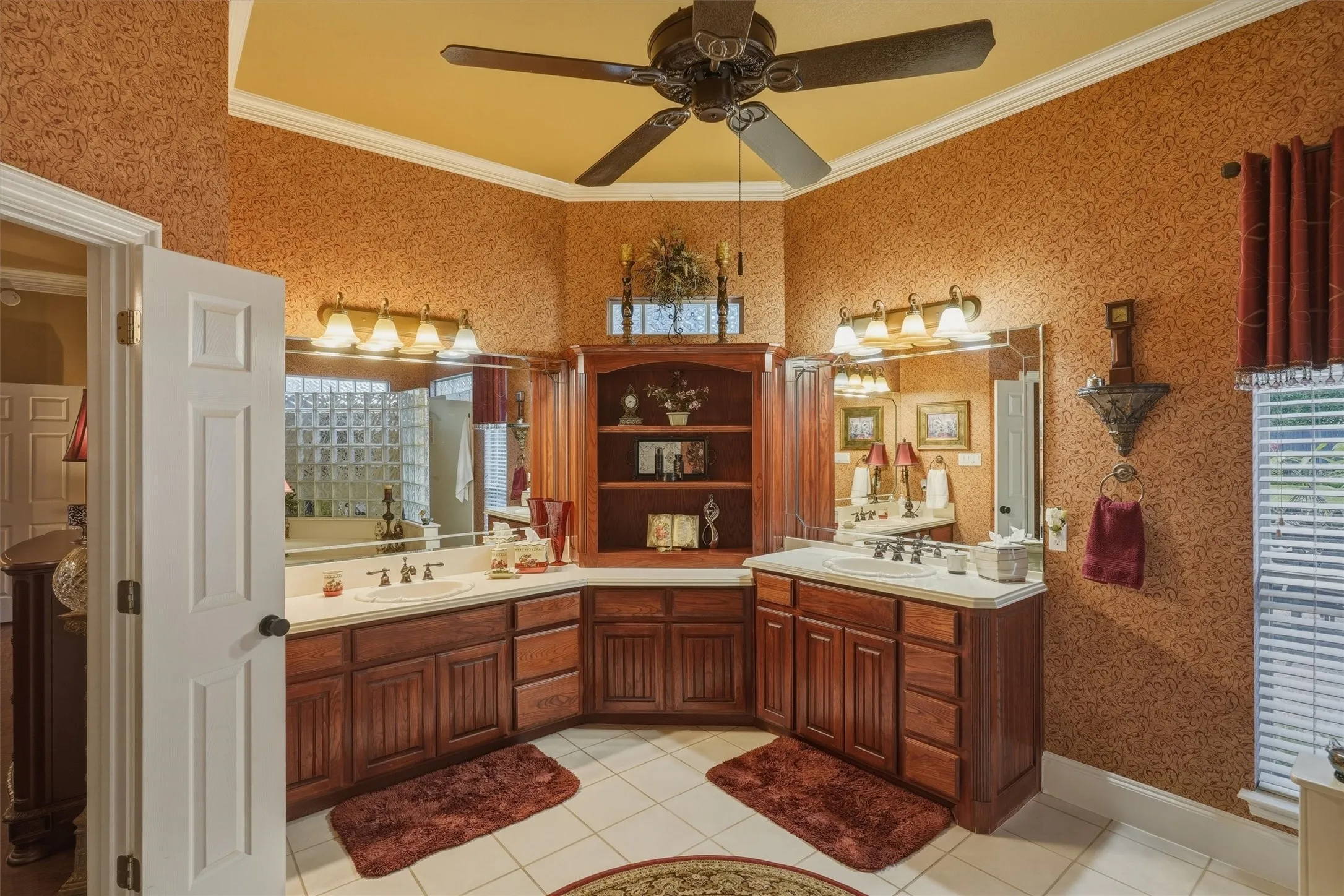 Single Family Residence For Sale in Ellis County , 107 Nob Hill Lane, Ovilla, Texas 75154, 4 Bedroom, 3 Bathroom, 3 Garage spaces, 3,494 Sqft, built in 1997, mls#21293477, Real Estate Agent in Ovilla, Homes For Sale in Ellis county, Homes For Sale in Ovilla, Realtor in Ovilla Texas, Real Estate Brokerage Independent Realty Texas, Luminita Cordes Realtor