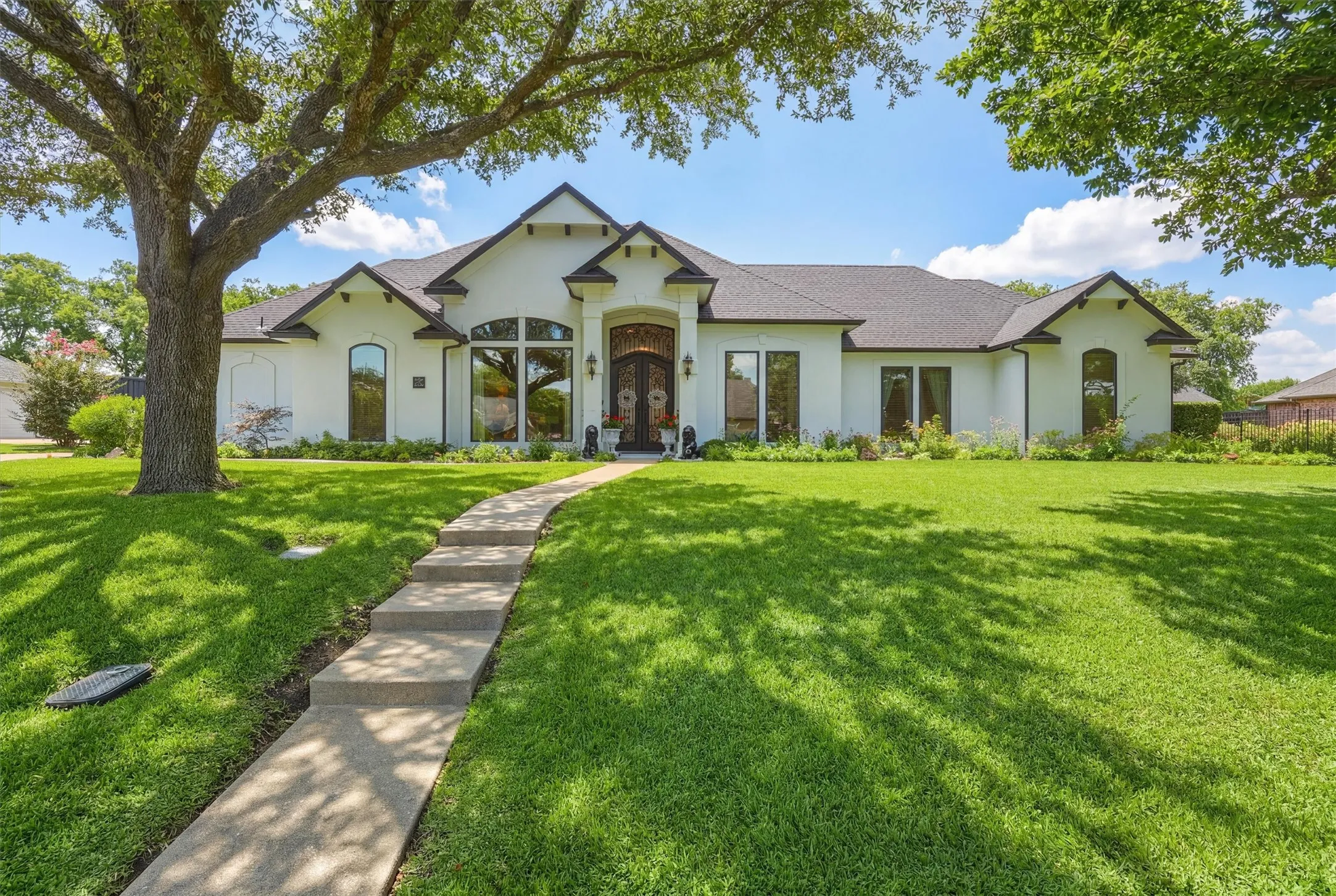 Single Family Residence For Sale in Ellis County , 107 Nob Hill Lane, Ovilla, Texas 75154, 4 Bedroom, 3 Bathroom, 3 Garage spaces, 3,494 Sqft, built in 1997, mls#21293477, Real Estate Agent in Ovilla, Homes For Sale in Ellis county, Homes For Sale in Ovilla, Realtor in Ovilla Texas, Real Estate Brokerage Independent Realty Texas, Luminita Cordes Realtor